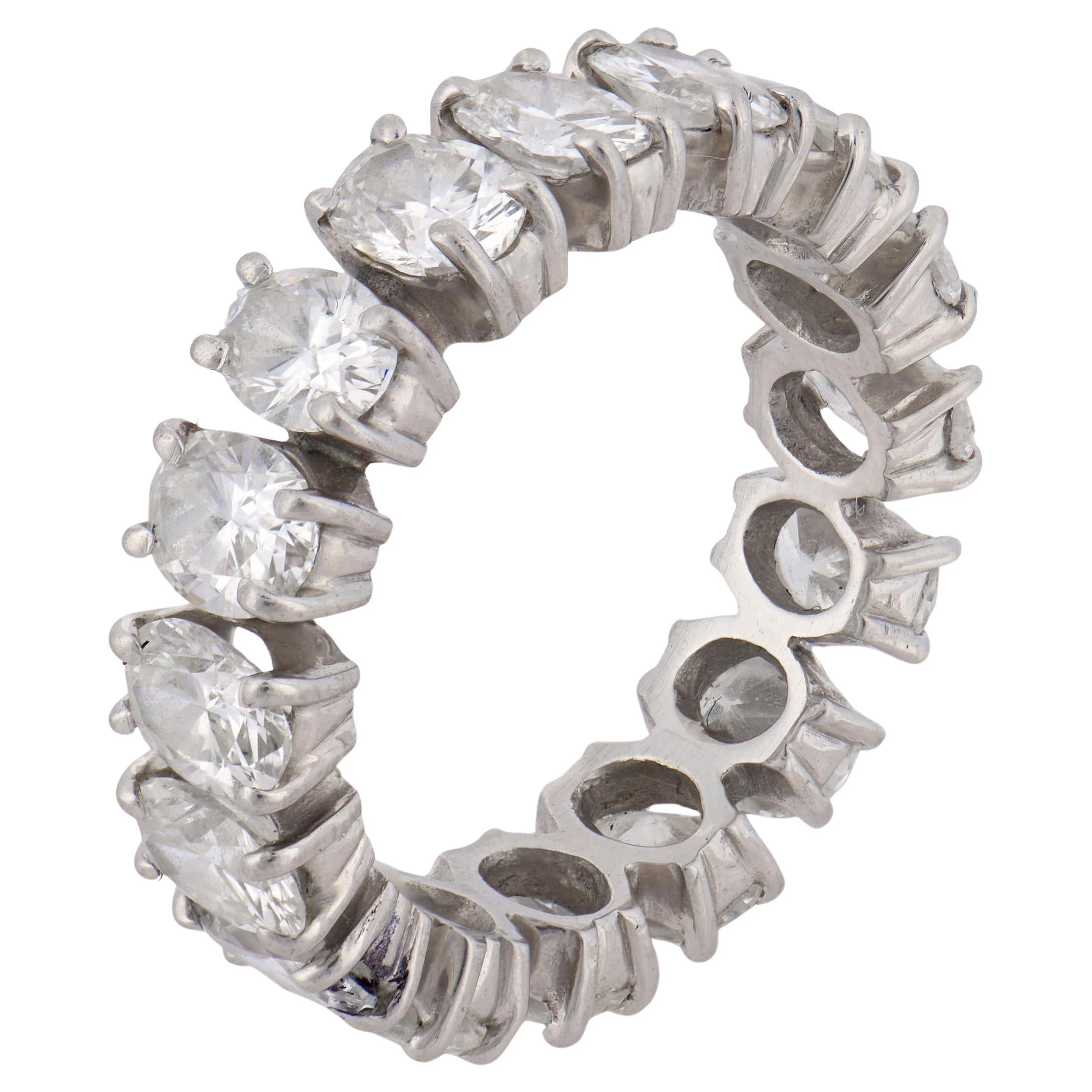 Fascia dell
eternità in platino con diamante ovale da 3,40 carati vintage