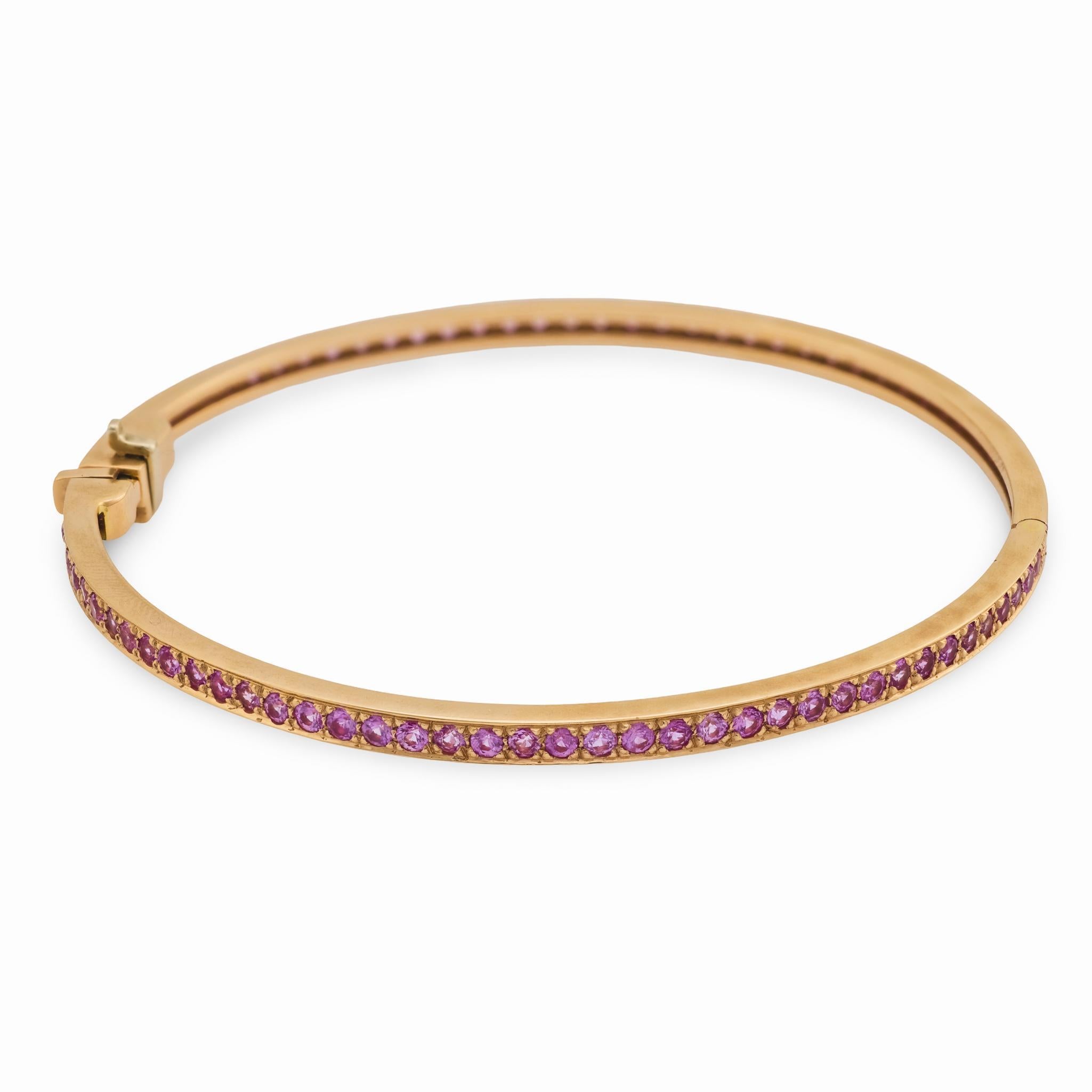 Contemporary Vintage 3.40 carat pink sapphire 18k rose gold bangle For Sale