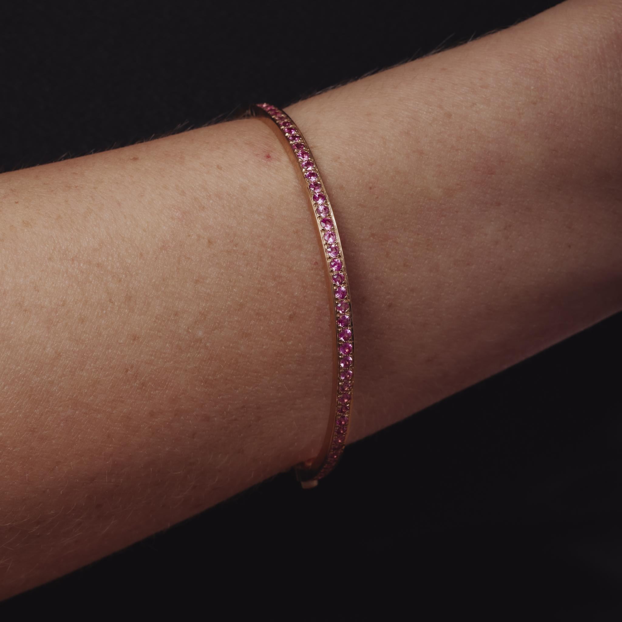 Women's Vintage 3.40 carat pink sapphire 18k rose gold bangle For Sale