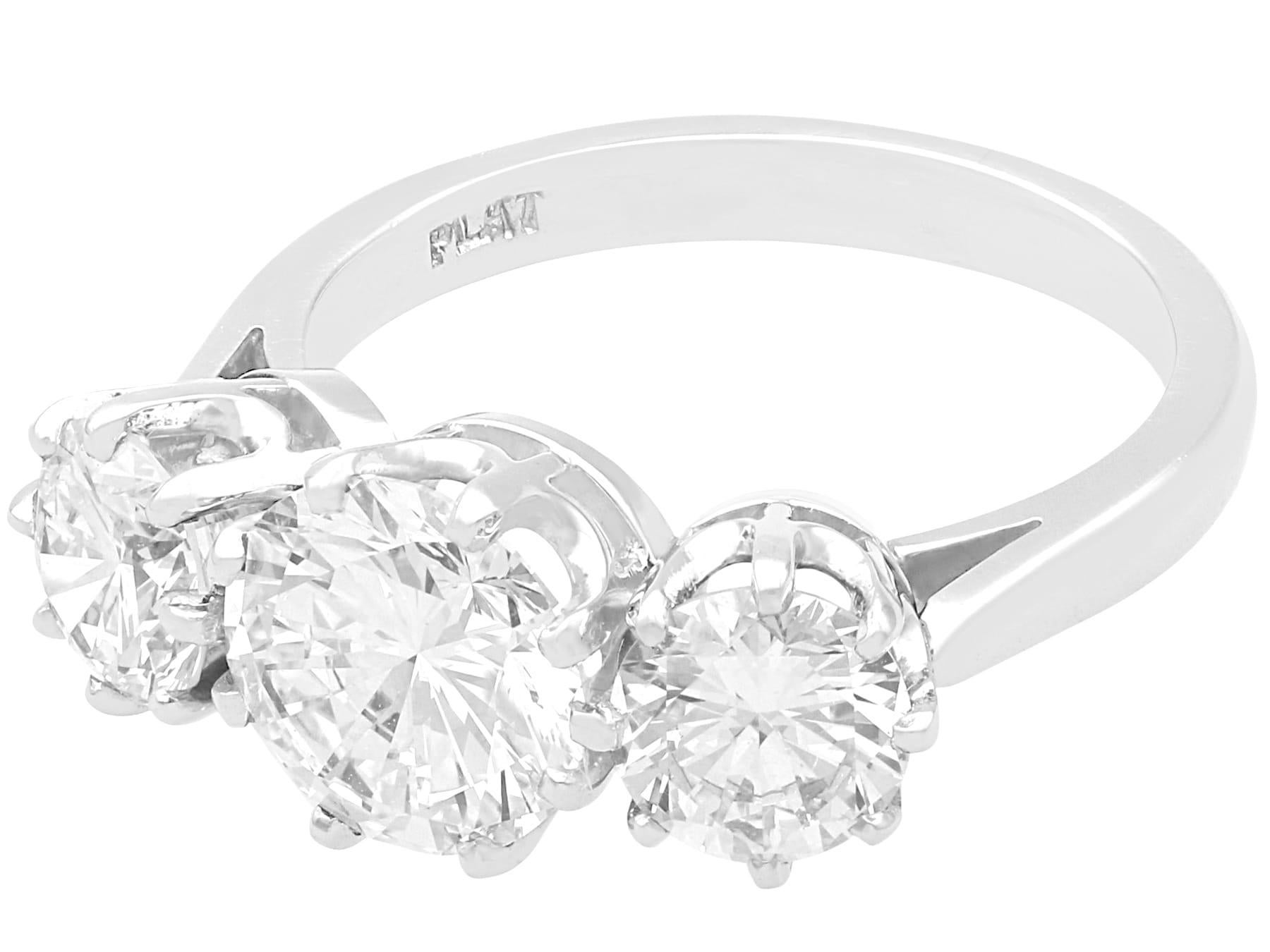 Vintage 3.40Ct Diamond and Platinum Trilogy Ring Circa 1950 In Excellent Condition For Sale In Jesmond, Newcastle Upon Tyne