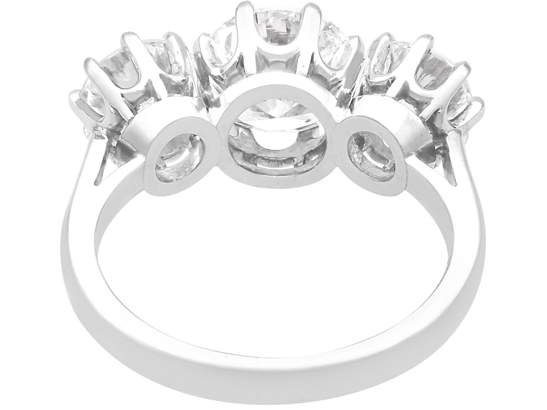 Women's or Men's Vintage 3.40Ct Diamond and Platinum Trilogy Ring Circa 1950 For Sale
