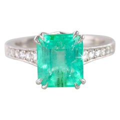 Vintage 3.46 Carat Emerald Ring Side with Pave Setting
