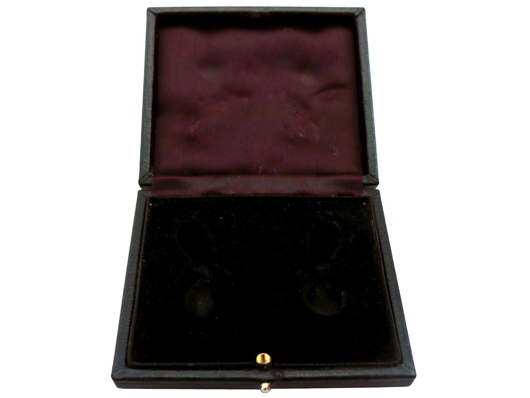 Boucles d'oreilles vintage en platine avec diamants de 3,46 carats et perle de culture, c. 1950 en vente 2