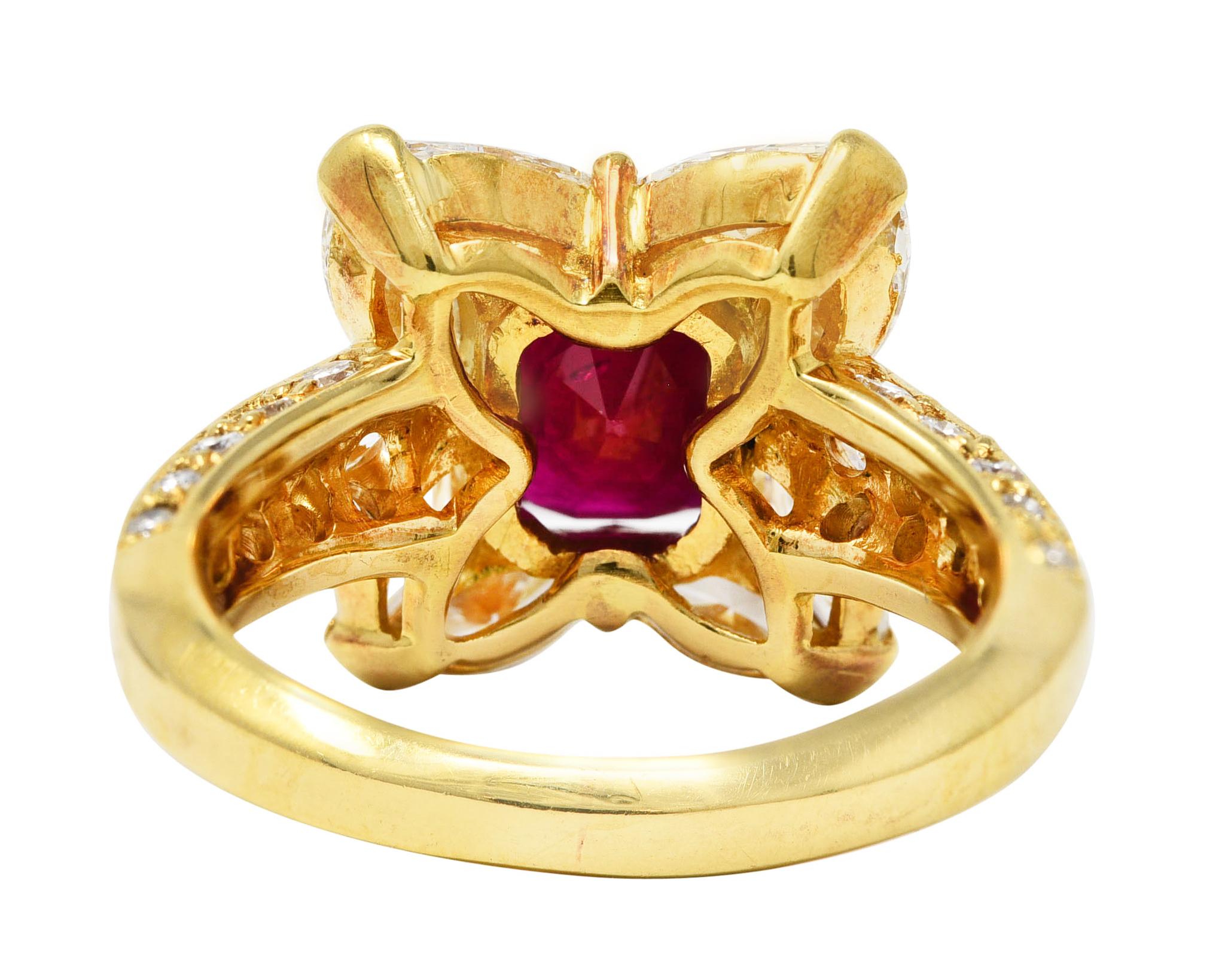 Women's or Men's Vintage 3.49 Carats Emerald Cut Ruby Diamond 18 Karat Yellow Gold Cluster Ring For Sale