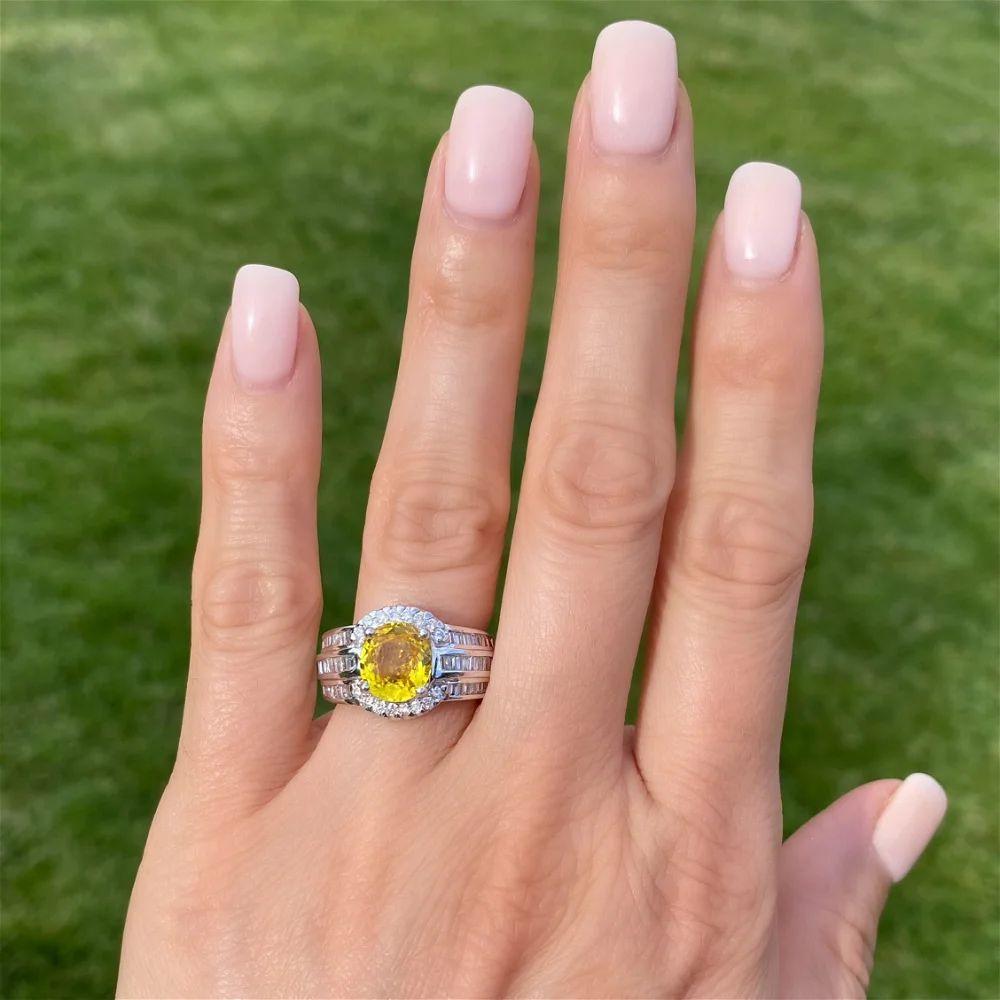 Modern Vintage 3.5 Carat Yellow Sapphire GIA and Diamond Gold Statement Ring For Sale