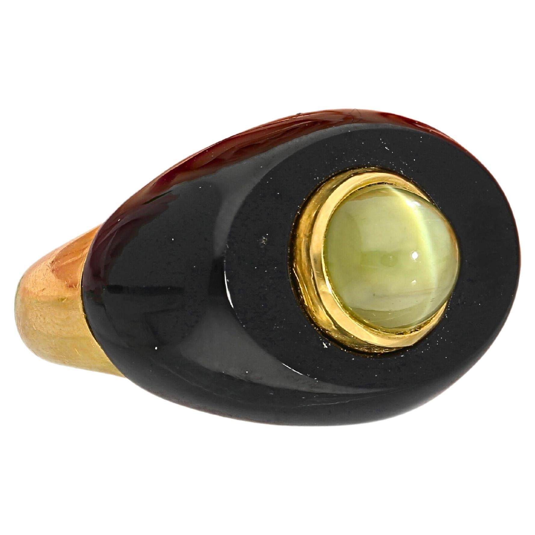 Vintage 3.50 Carat Green Chrysoberyl Cat’s Eye and Black Onyx Unisex Bezel Ring For Sale