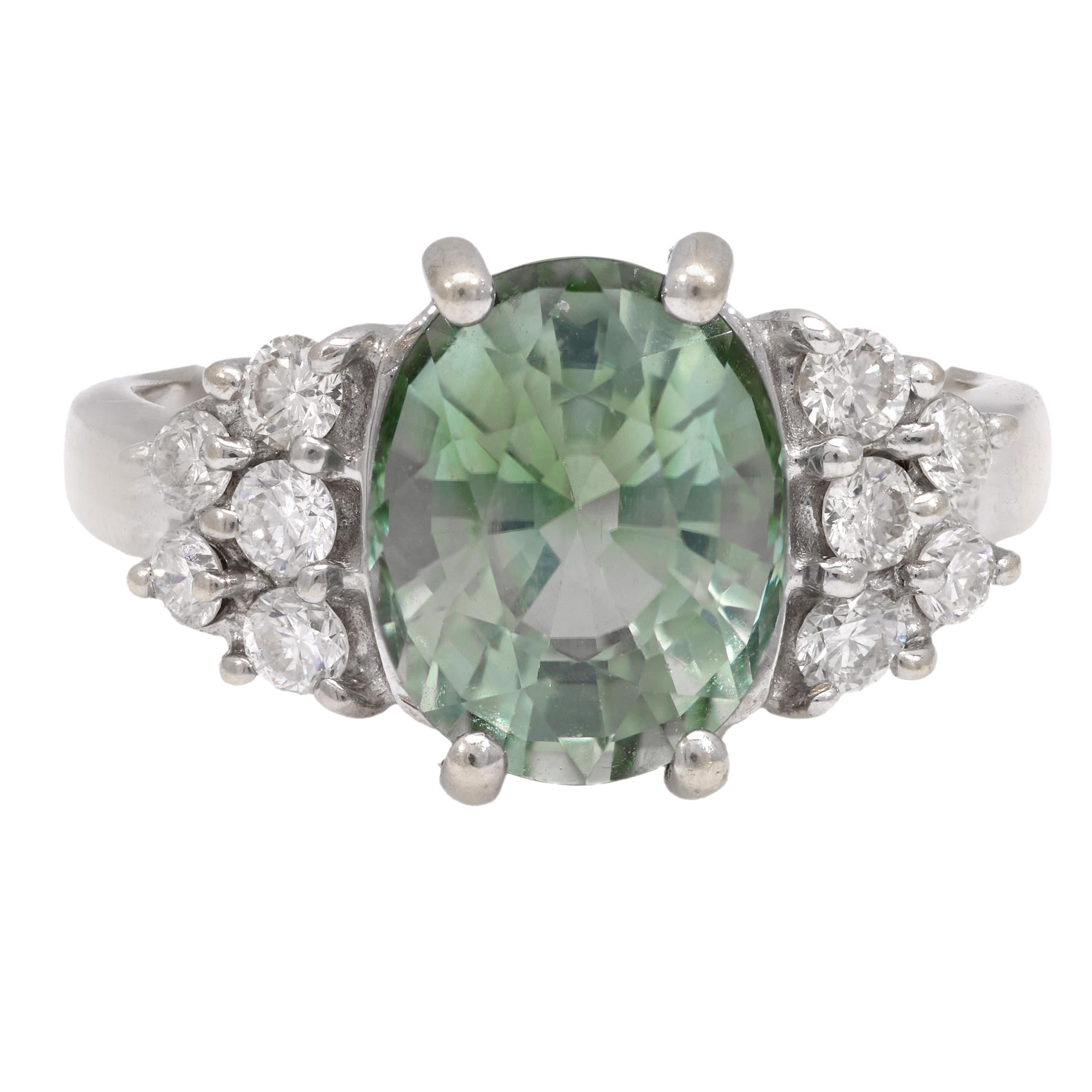 Modern Vintage 3.50 carat green tourmaline 18k white gold ring For Sale