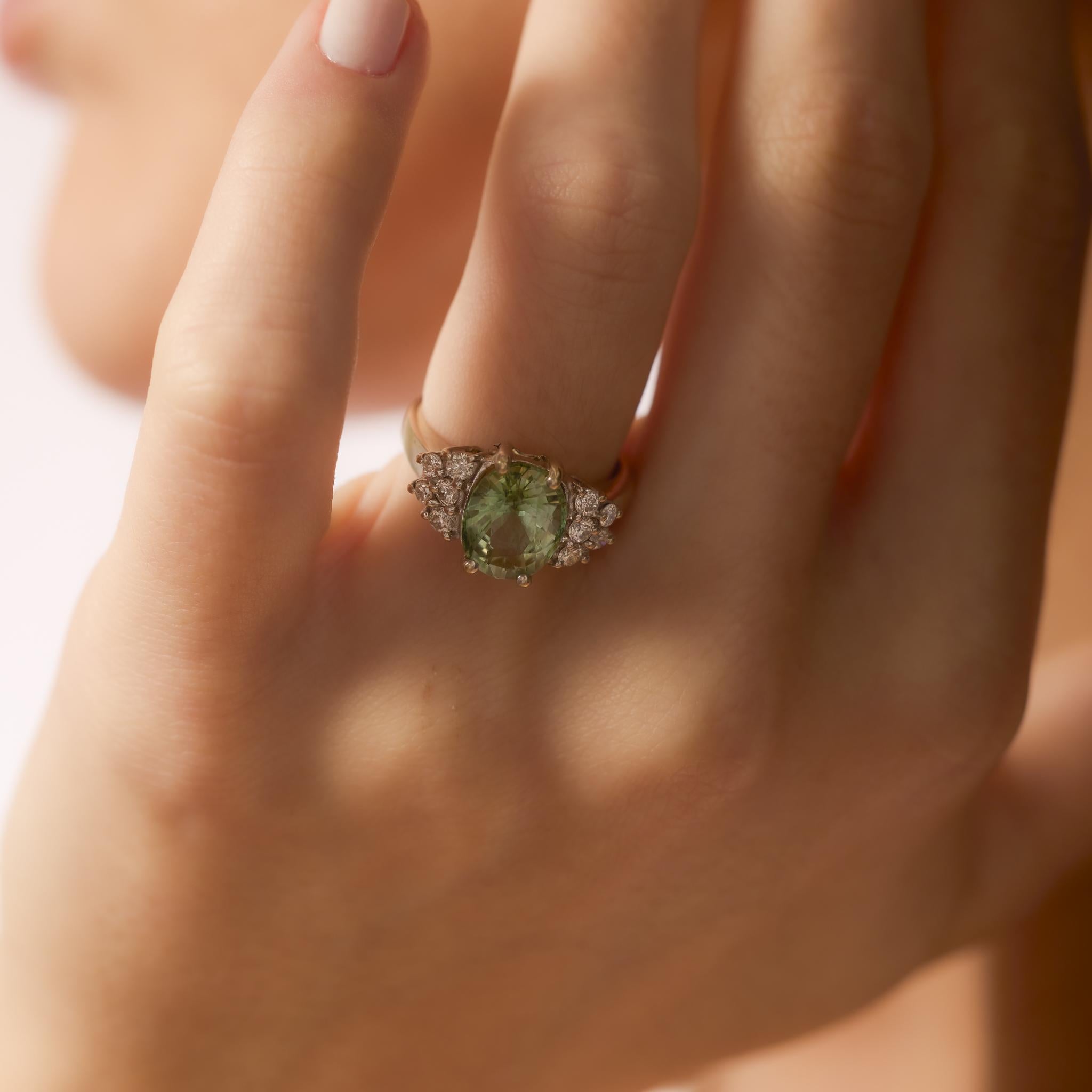 Oval Cut Vintage 3.50 carat green tourmaline 18k white gold ring For Sale