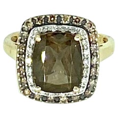 Anello vintage con quarzo fumé da 3,50 carati e diamanti bianchi e marroni a grappolo