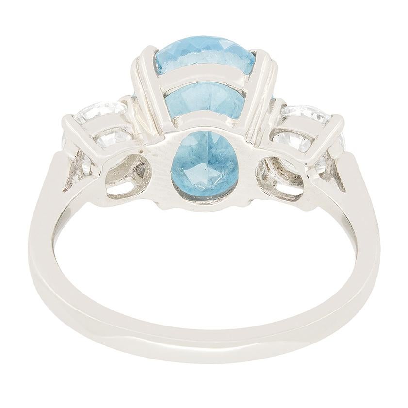 Vintage 3.50ct Aquamarine and Diamond Three Stone Ring, c.1970s In Good Condition For Sale In London, GB