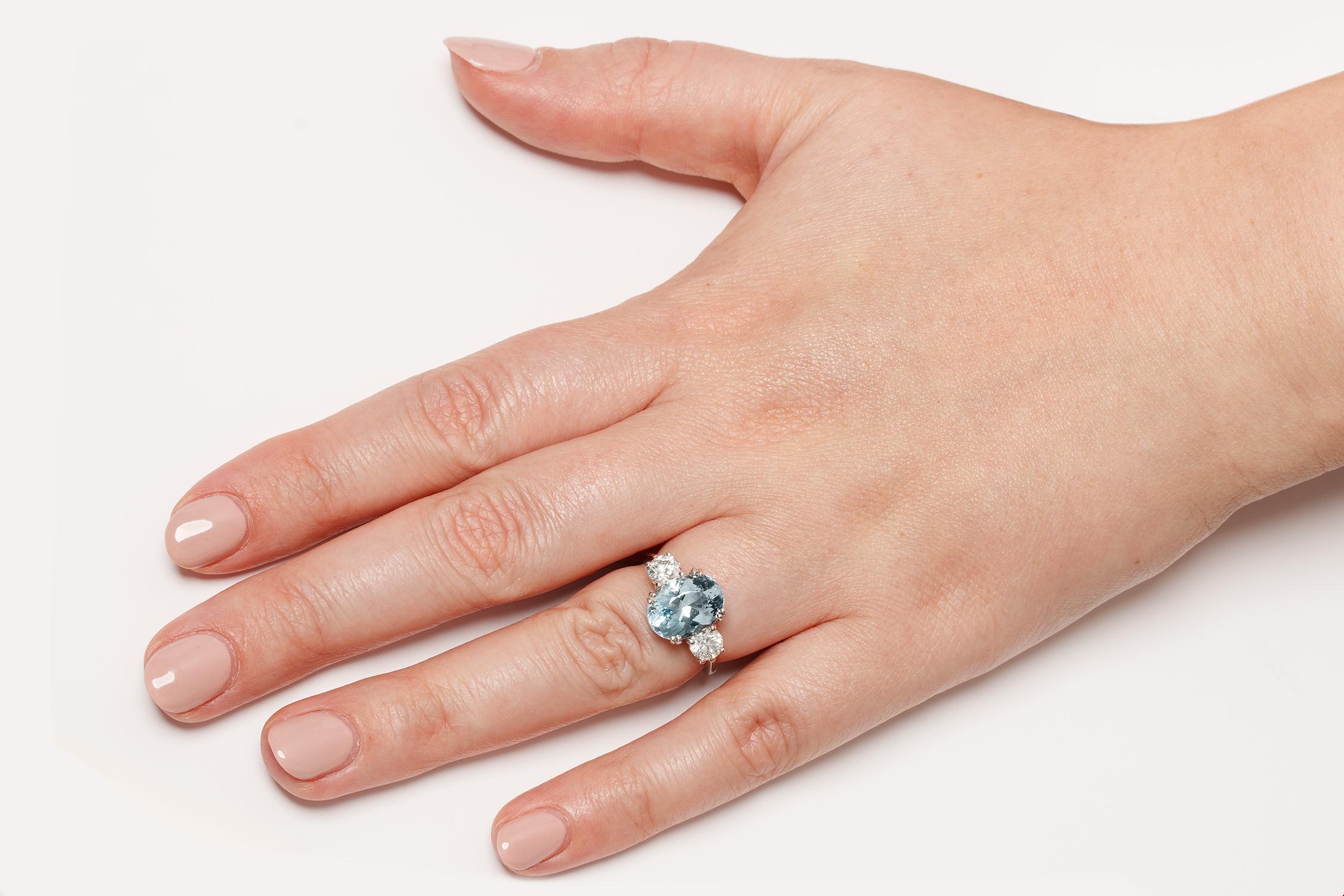 Vintage 3.50ct Aquamarine and Diamond Three Stone Ring, c.1970s For Sale 1
