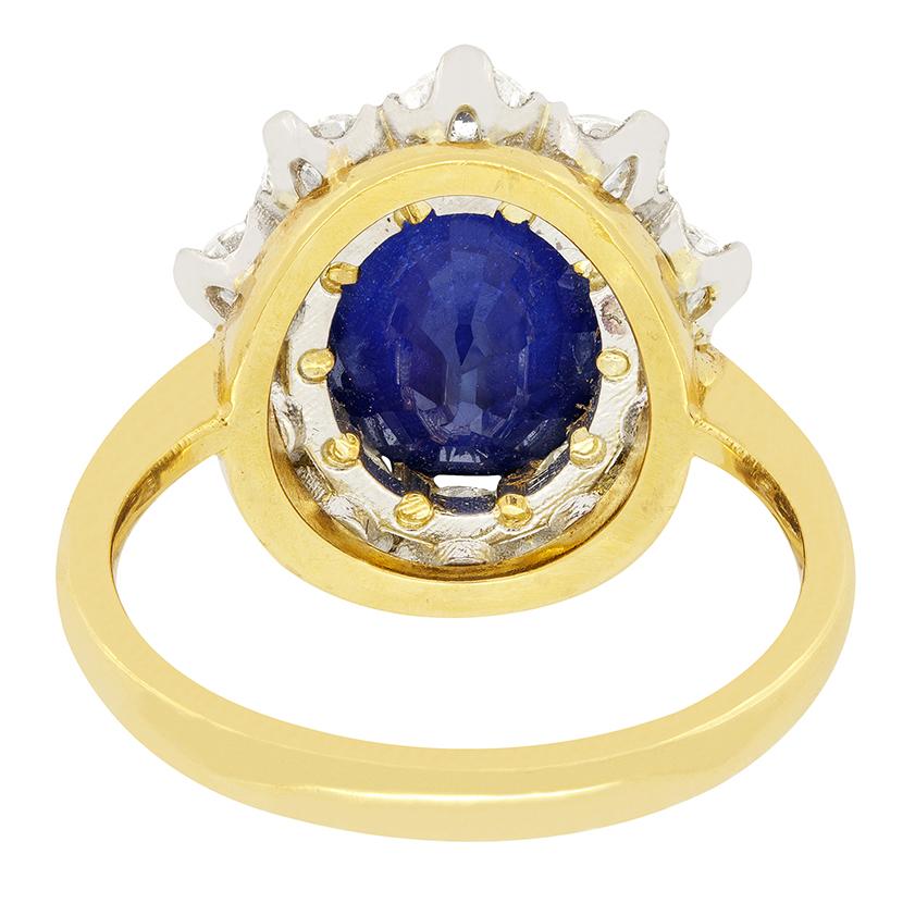 Vintage 3.50ct Sapphire and Diamond Cluster Ring, C.1970s In Good Condition For Sale In London, GB