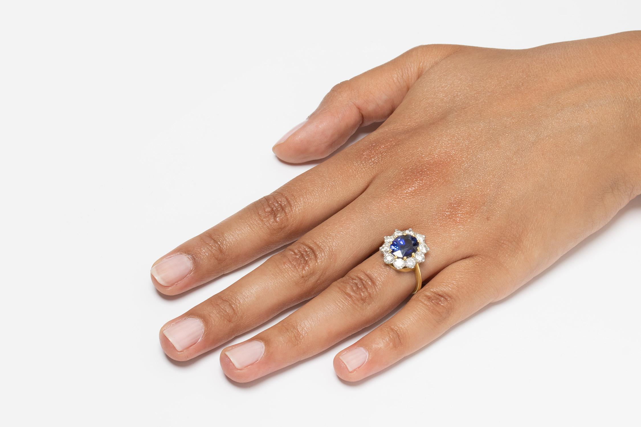 Vintage-Cluster-Ring mit 3,50 Karat Saphir und Diamant, ca. 1970er Jahre für Damen oder Herren im Angebot