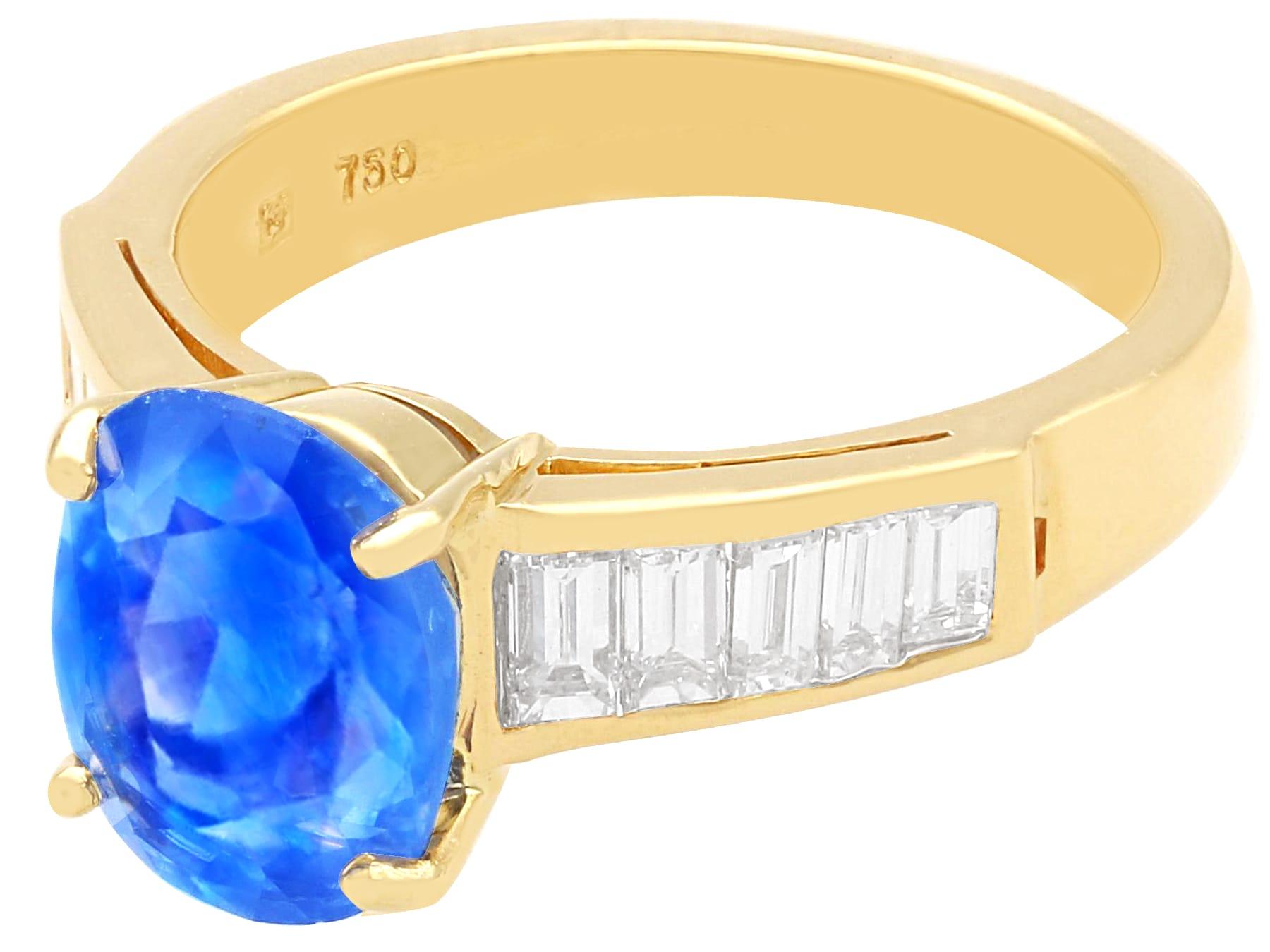 Oval Cut Vintage 3.52ct Ceylon Sapphire and 0.60ct Diamond, 18ct Yellow Gold Dress Ring For Sale