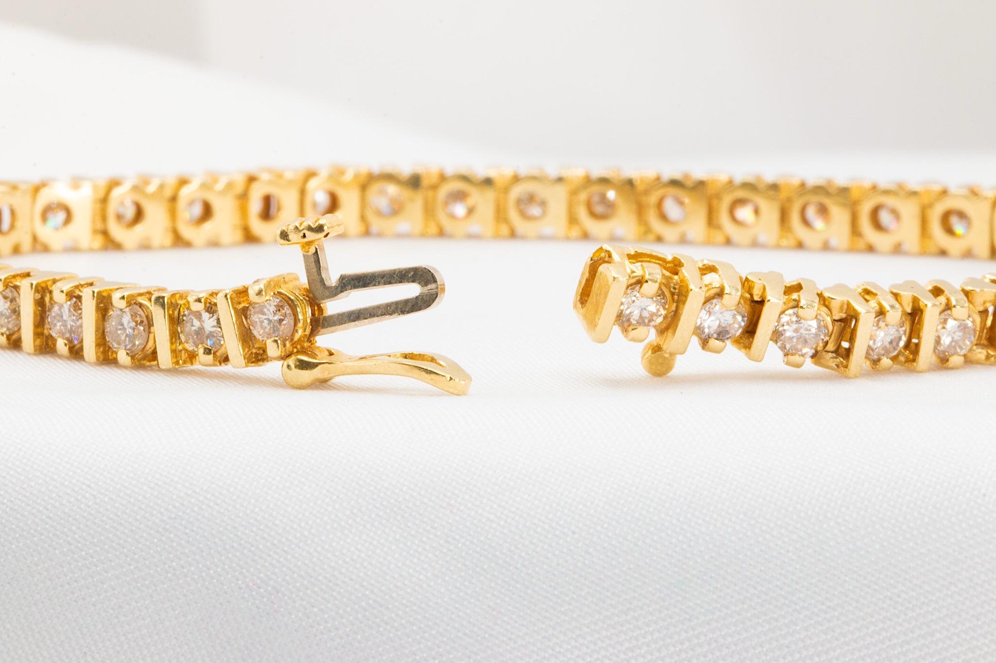 Taglio rotondo Bracciale tennis vintage con diamanti da 3,54 carati in oro giallo 14 carati in vendita