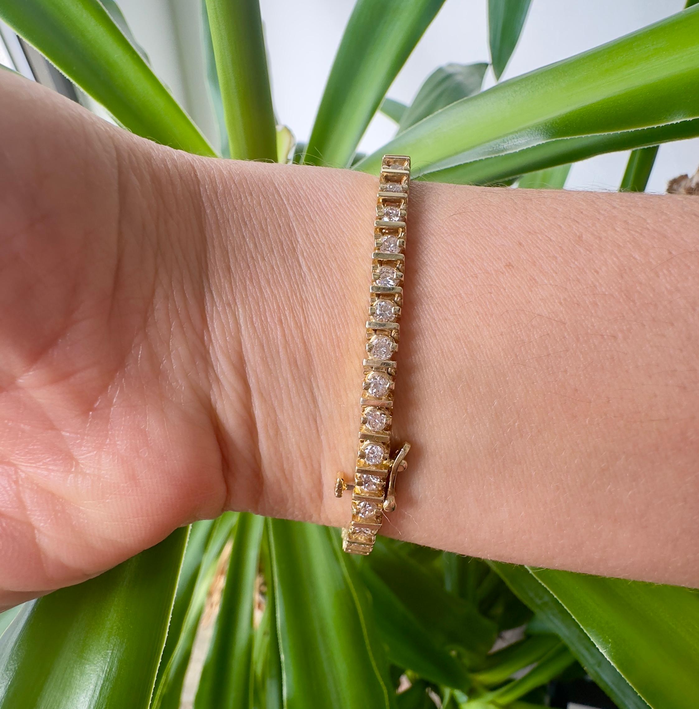 Bracciale tennis vintage con diamanti da 3,54 carati in oro giallo 14 carati in vendita 1