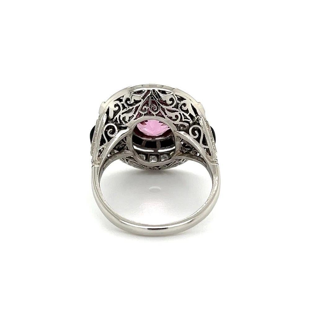 Vintage 3.55 Carat NO HEAT GIA Oval Pink Spinel Diamond and Onyx Platinum Ring In Excellent Condition For Sale In Montreal, QC