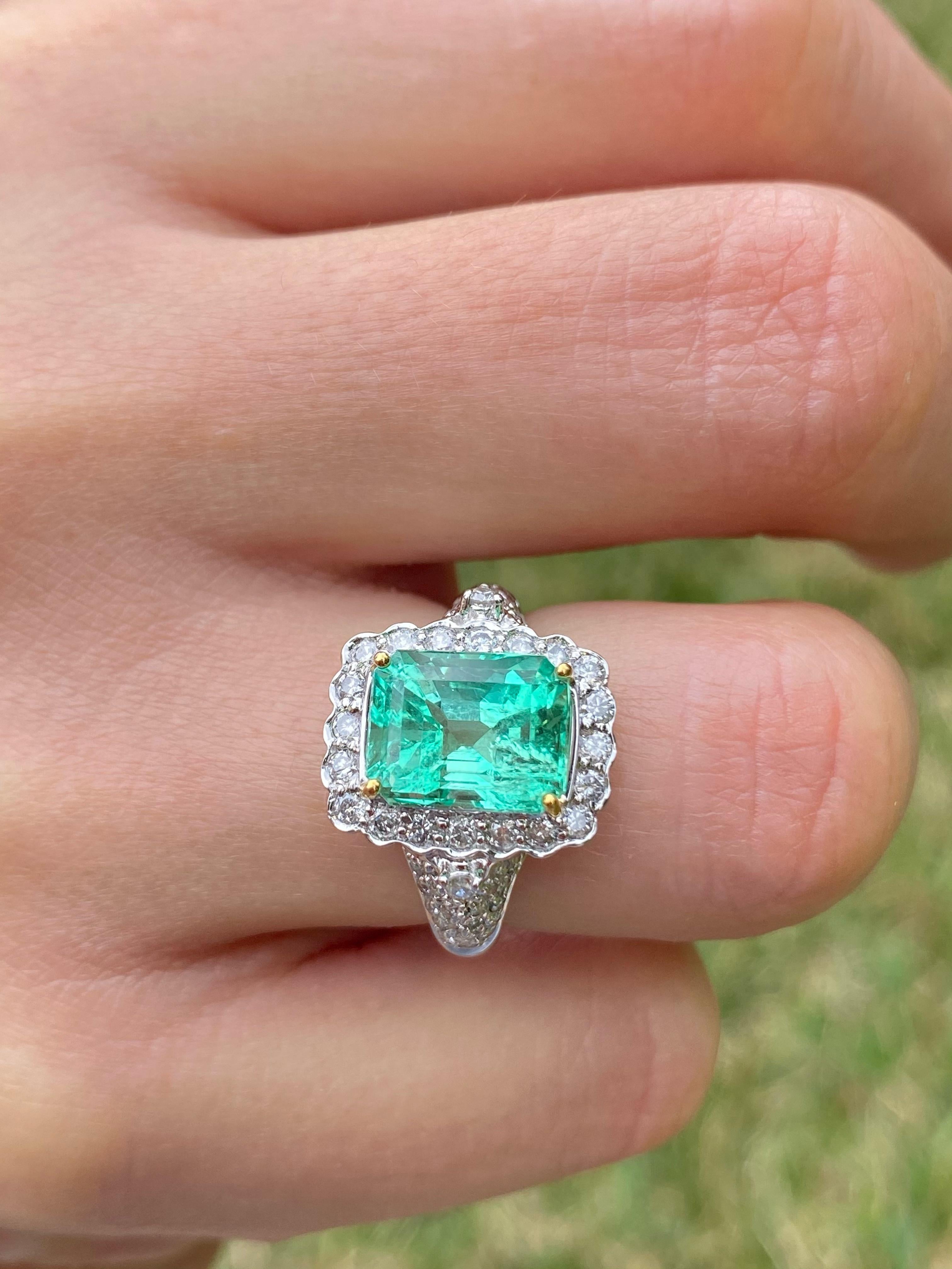 3.58 Carat Emerald-Cut Colombian Emerald, Diamond and 18 Karat White Gold Ring 4