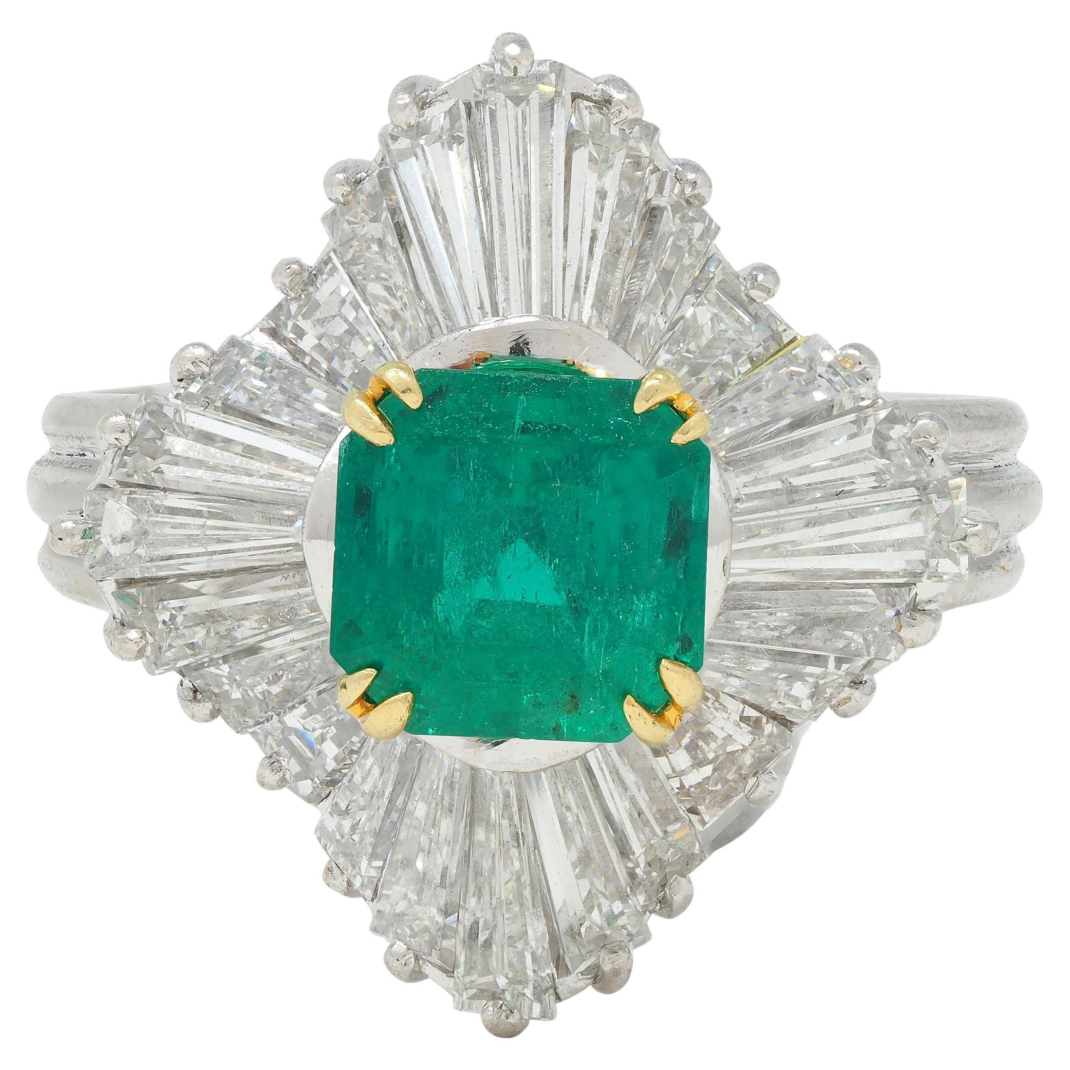 Vintage 3,58 Karat Smaragd Diamant Platin 18 Karat Gold Ballerina Halo-Ring