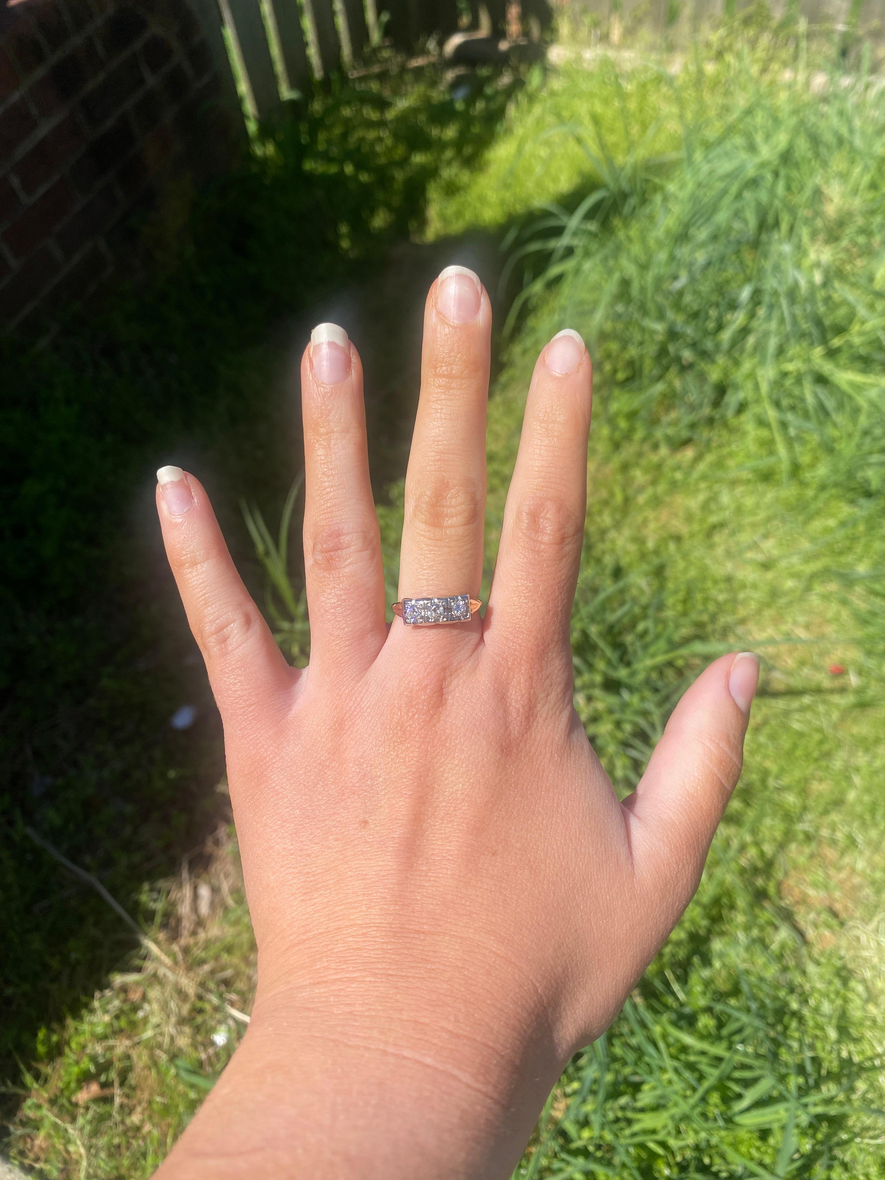 Anillo vintage de tres piedras con diamantes de 0,35 quilates, oro amarillo de 14 quilates 2