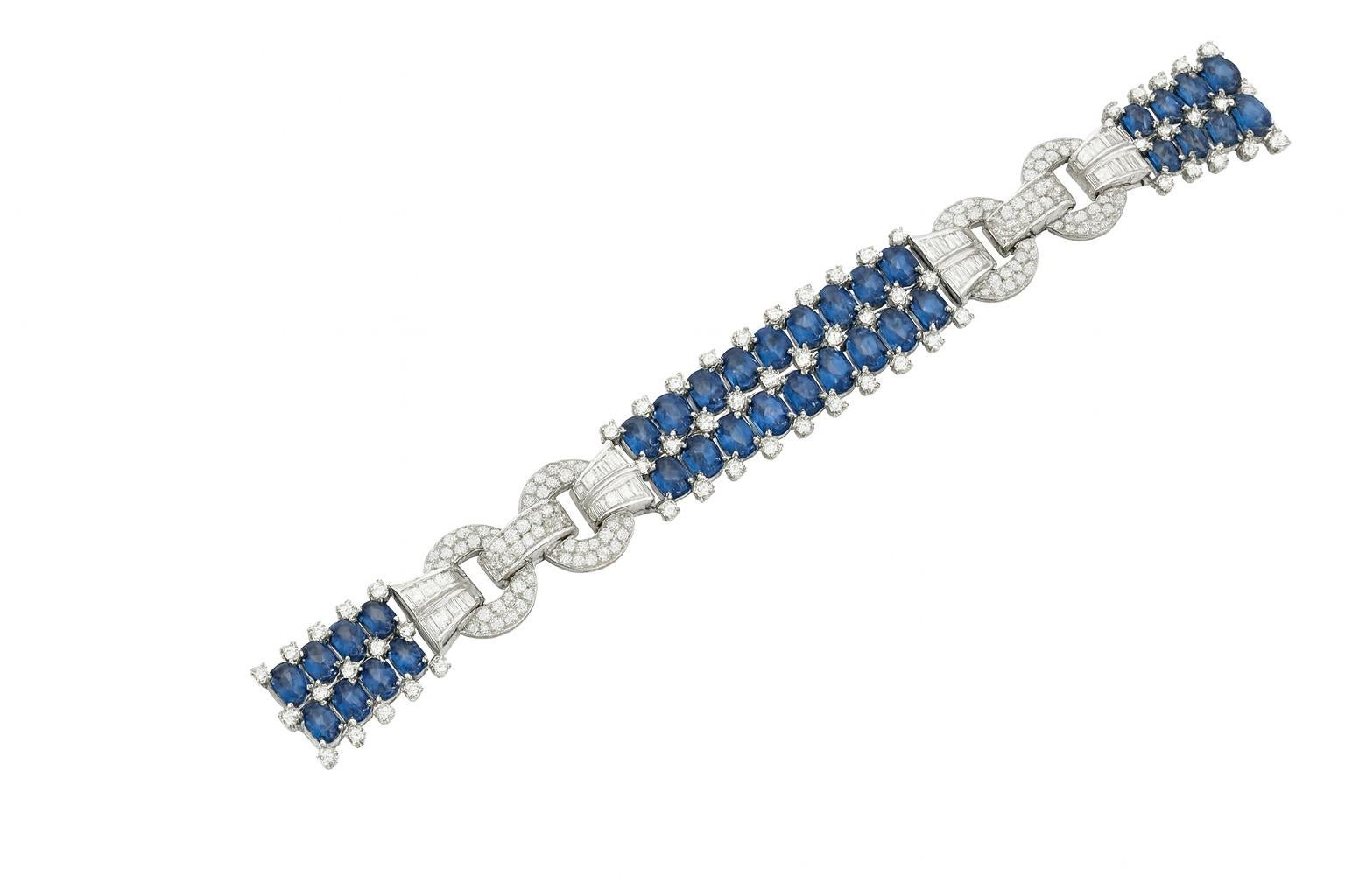 Pulsera ancha vintage de oro blanco de 18 quilates con zafiro de 36 quilates Corte oval en venta