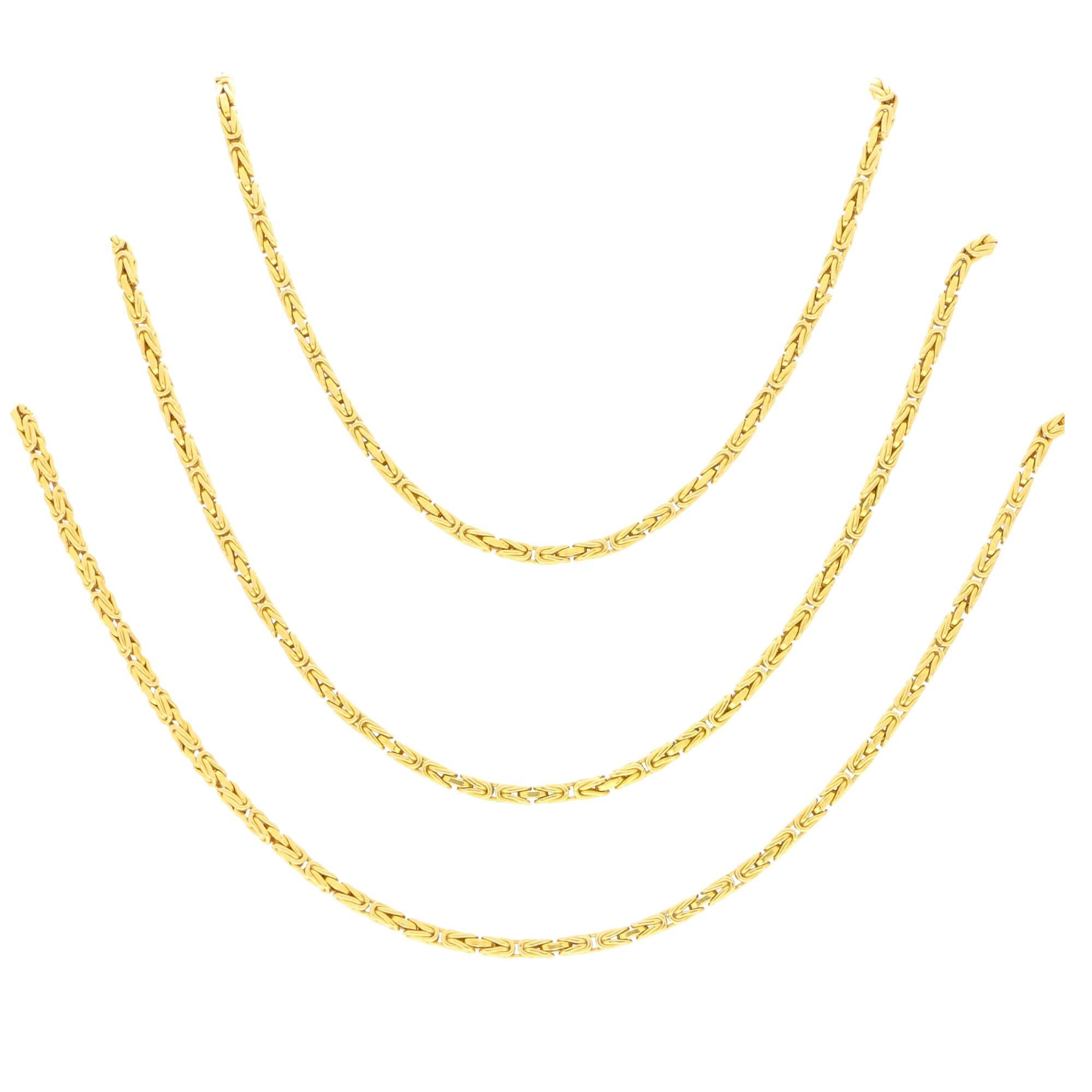 An extremely stylish vintage Chaumet 36-inch chain link necklace set in 18k yellow gold.

The chain is composed of a number of articulated links, all of which are designed in an Etruscan-style design. Due to the length and the design, this piece