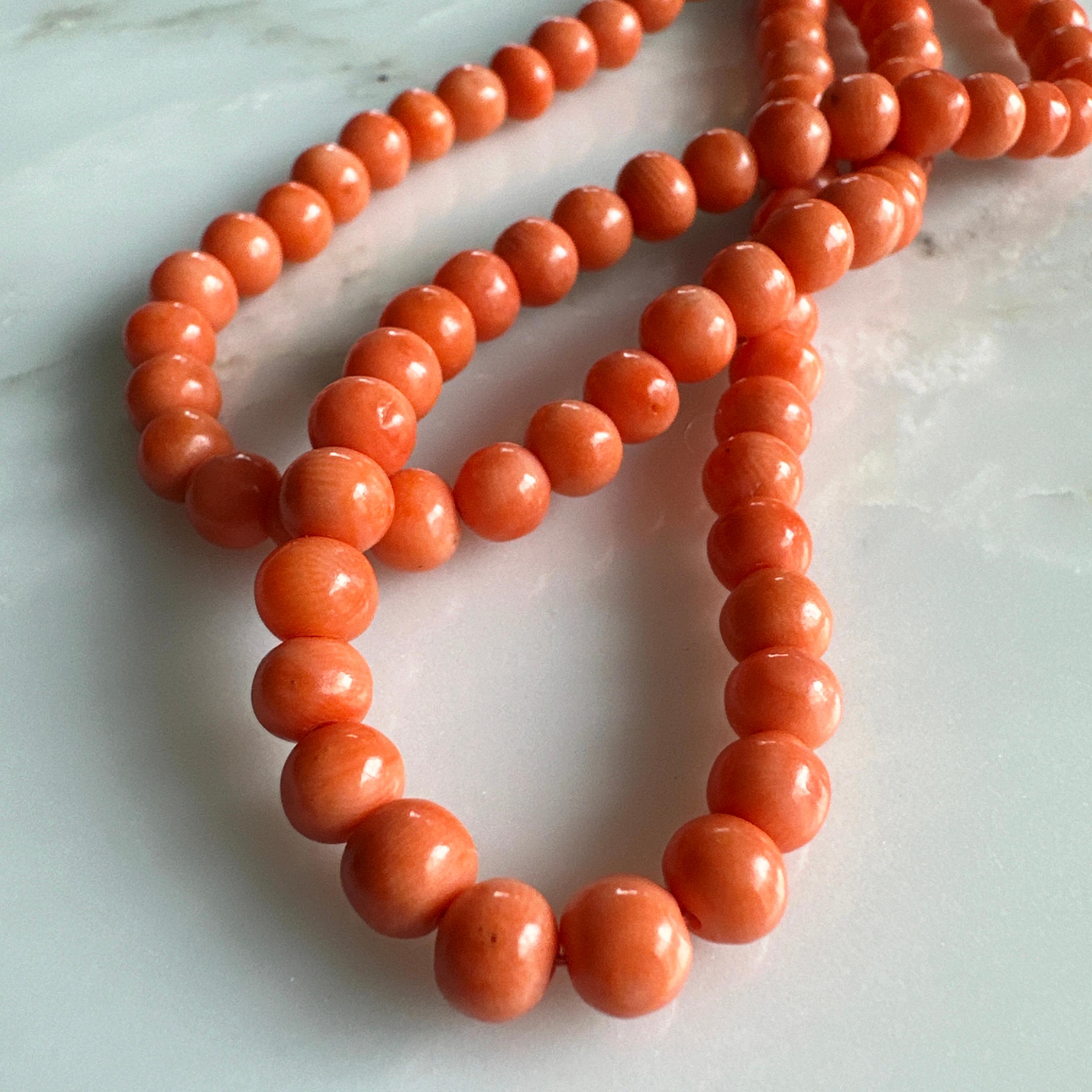 Vintage 36” Red Angel Skin Coral Bead Necklace In Good Condition For Sale In Scotts Valley, CA