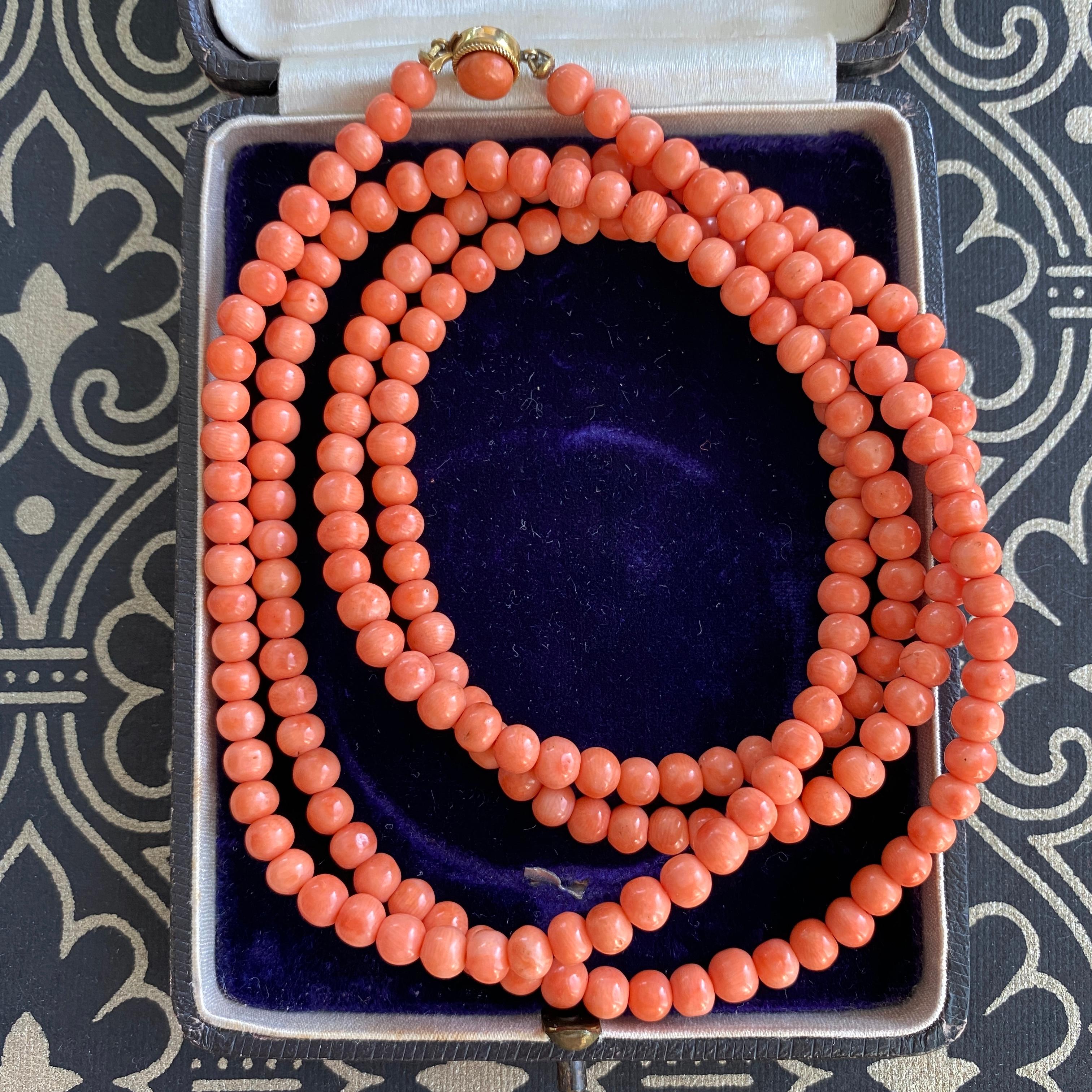 Collier vintage 36 perles de corail peau d'ange rouge 1