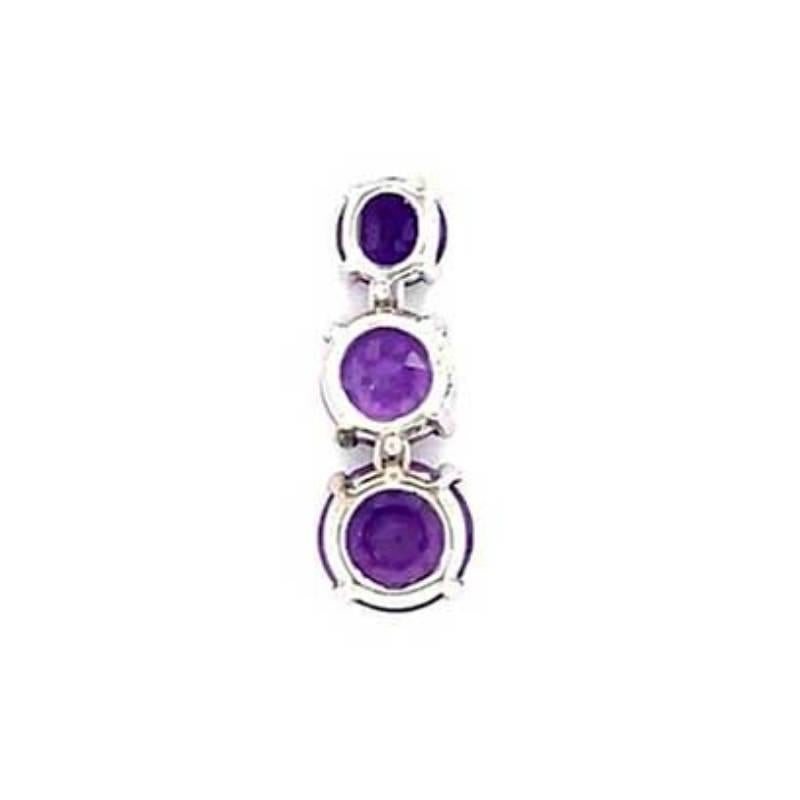 A charming vintage pendant with three natural round amethysts graduating in size, totaling approximately 3.60 carats. Crafted in 18k white gold.
The measurements of the three amethyst are 8mm, 7mm, and 5.77mm.

Metal: Gold, White Gold
Stone: