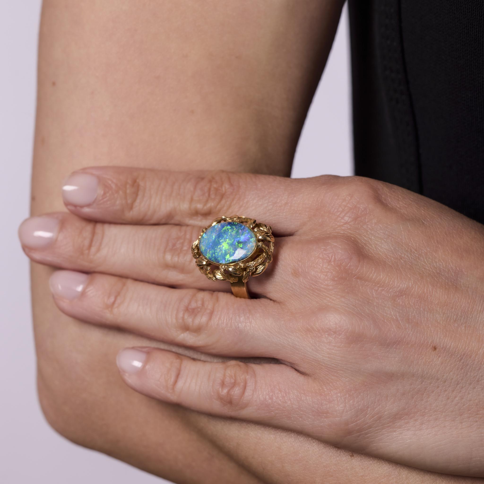 Taille cabochon Bague cocktail vintage en or jaune 14 carats avec opale de 3,65 carats en vente