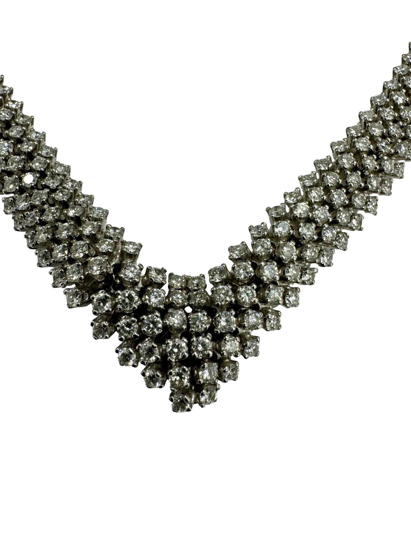 Vintage By 36,62 ctw VS Natural Diamond V-Shaped Platinum Choker In condizioni ottime in vendita a Los Angeles, CA