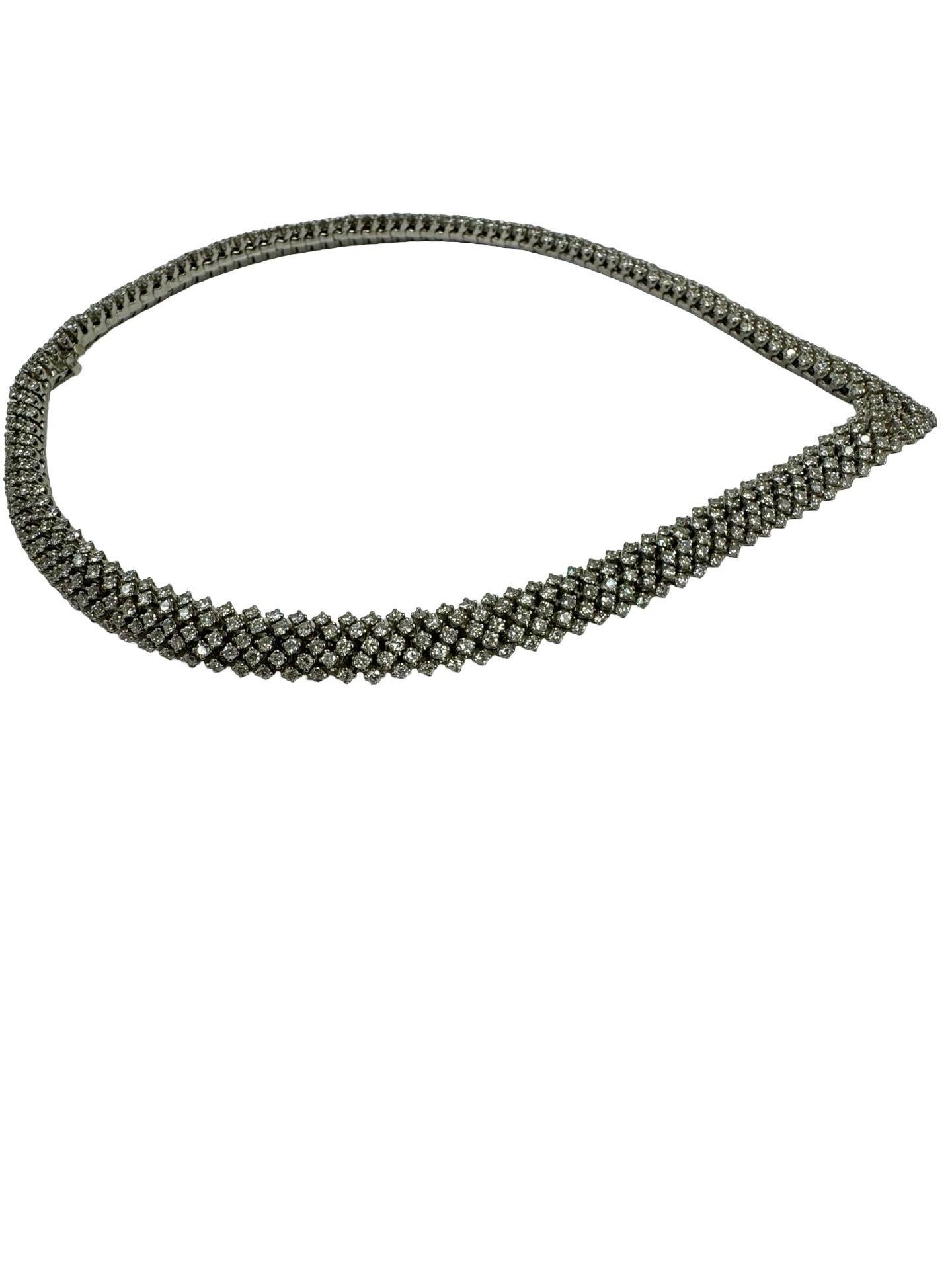 Donna Vintage By 36,62 ctw VS Natural Diamond V-Shaped Platinum Choker in vendita