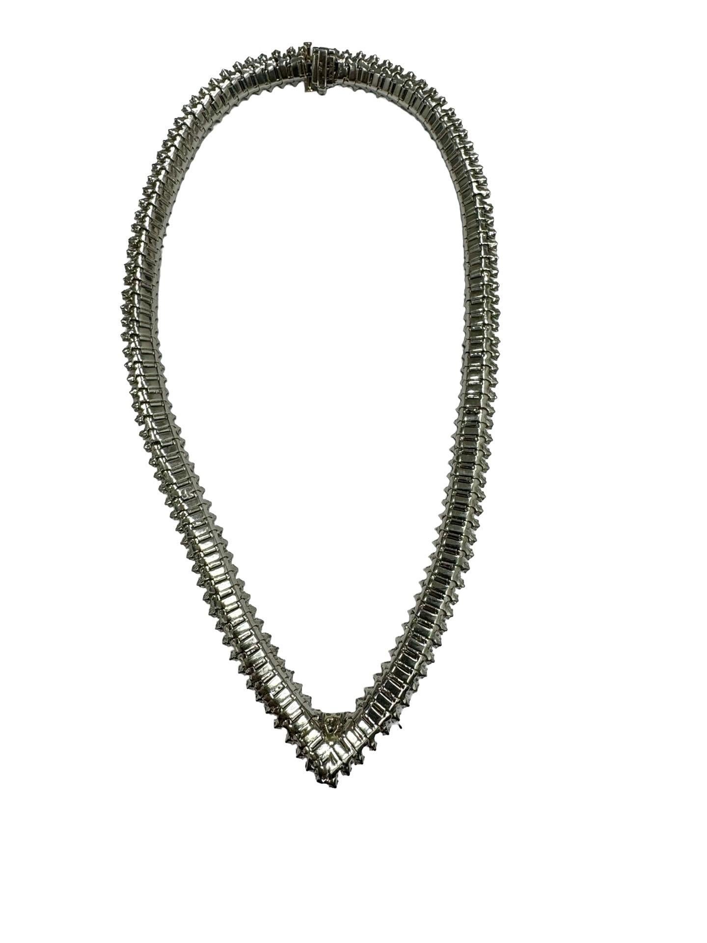 Vintage By 36,62 ctw VS Natural Diamond V-Shaped Platinum Choker in vendita 2