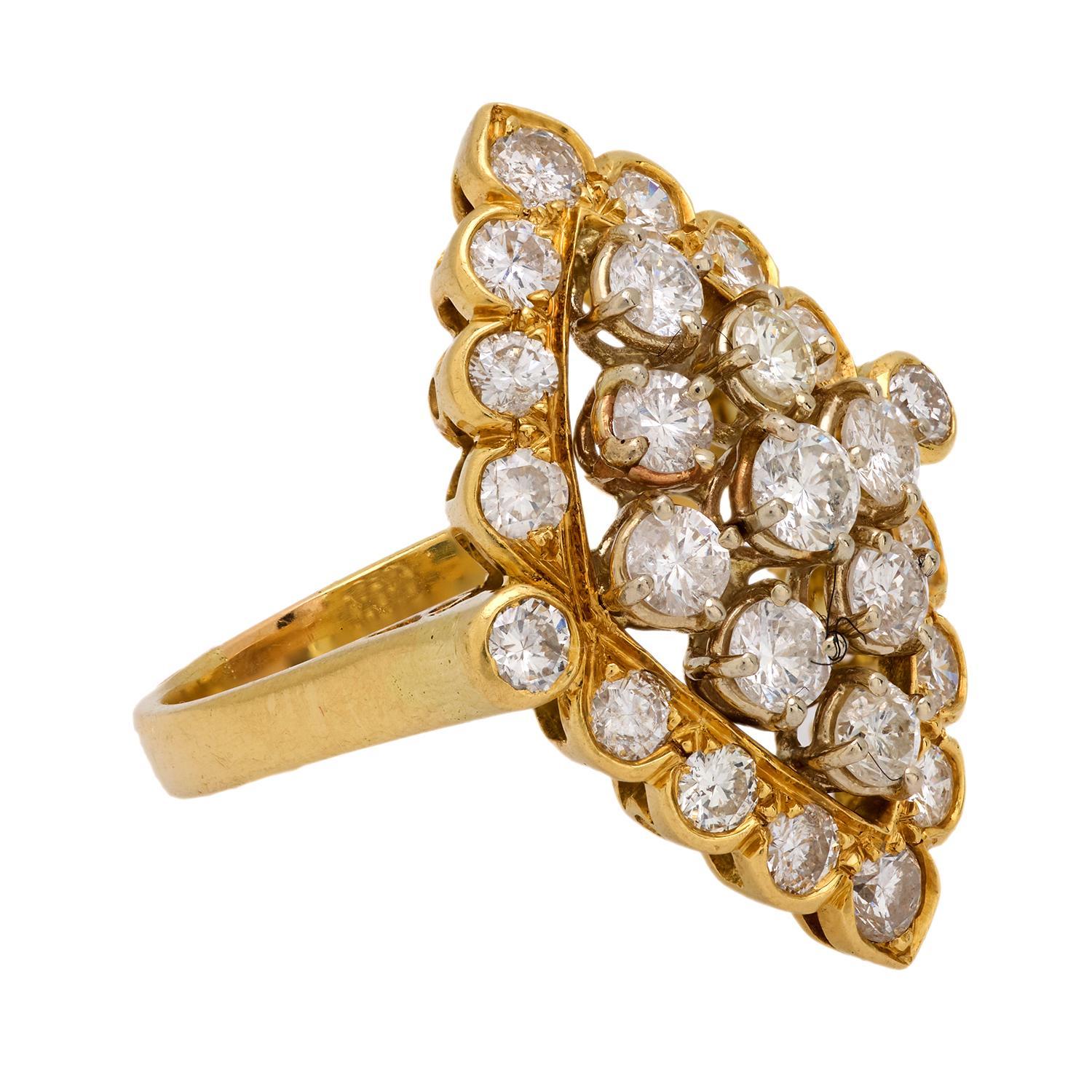 Vintage 3.75 carat diamond 18k yellow gold navette ring Corte brillante en venta