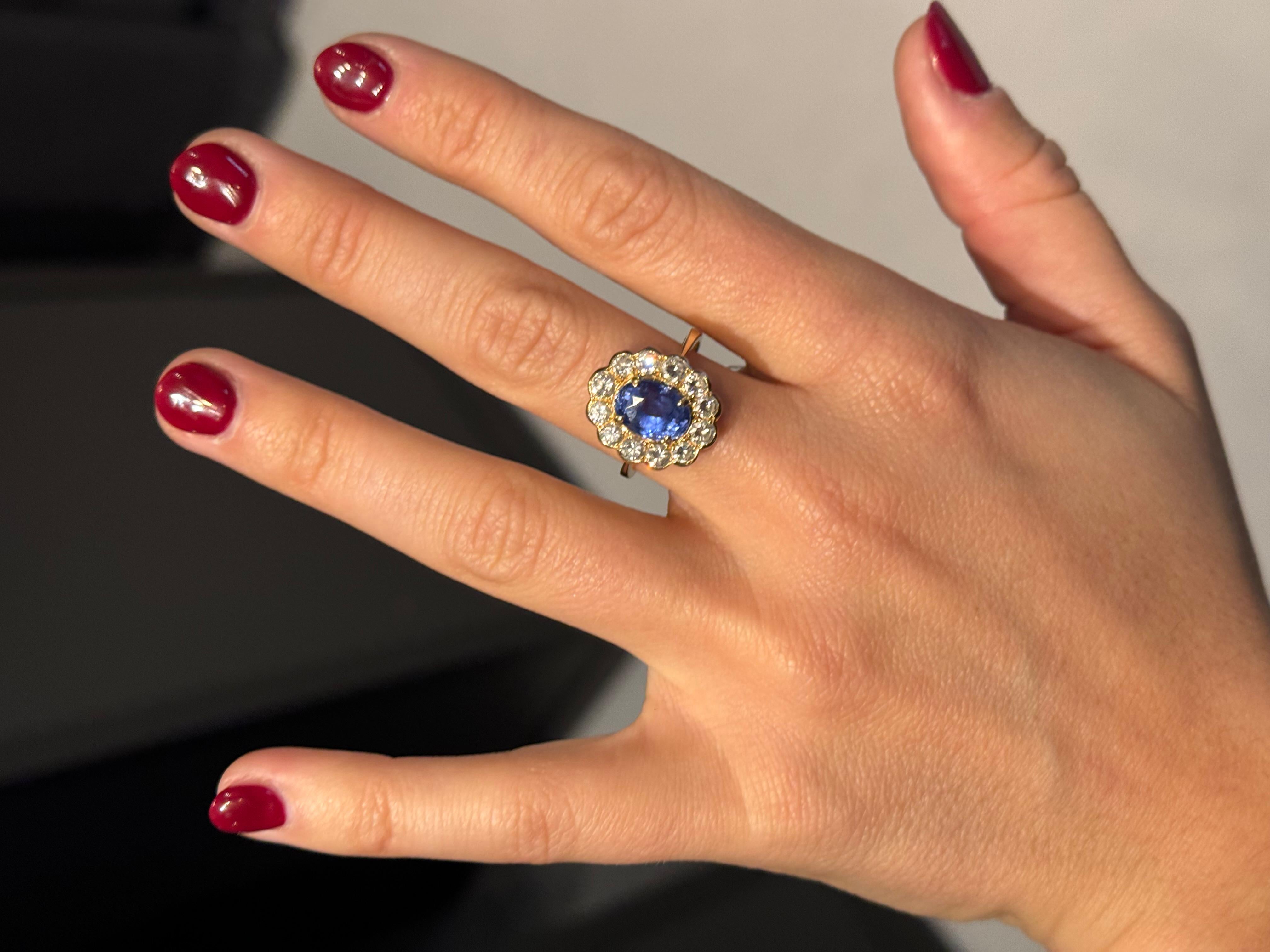 Vintage By 3,75 Karat blauer Saphir und 1,20 Karat Diamantring im Angebot 2