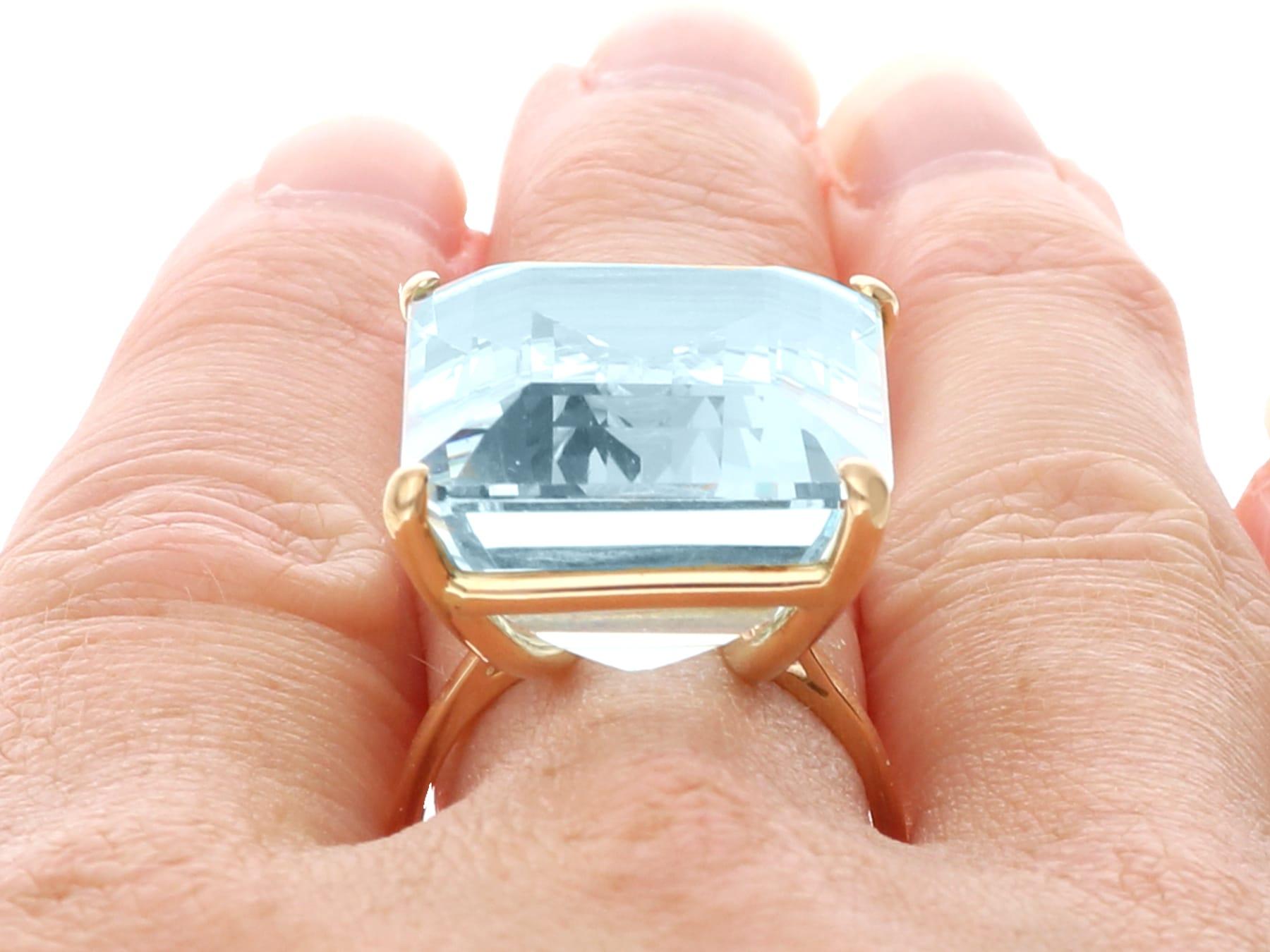 Vintage 37.60 Carat Aquamarine and 18k Yellow Gold Dress Ring 1950 For Sale 6