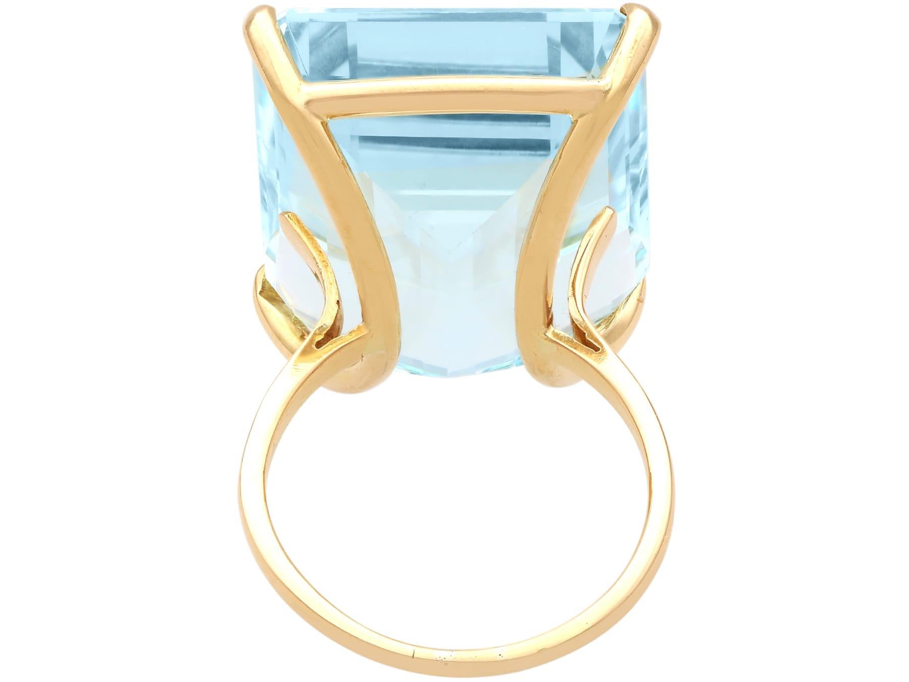 Women's or Men's Vintage 37.60 Carat Aquamarine and 18k Yellow Gold Dress Ring 1950 For Sale