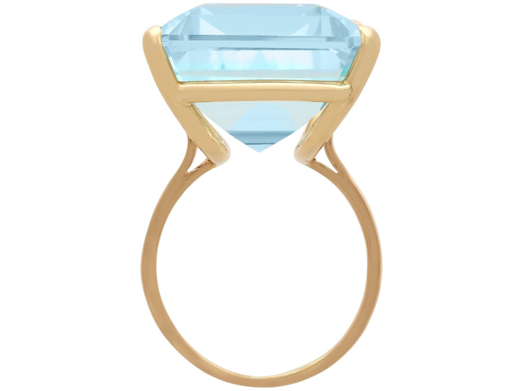 Vintage 37.60 Carat Aquamarine and 18k Yellow Gold Dress Ring 1950 For Sale 1