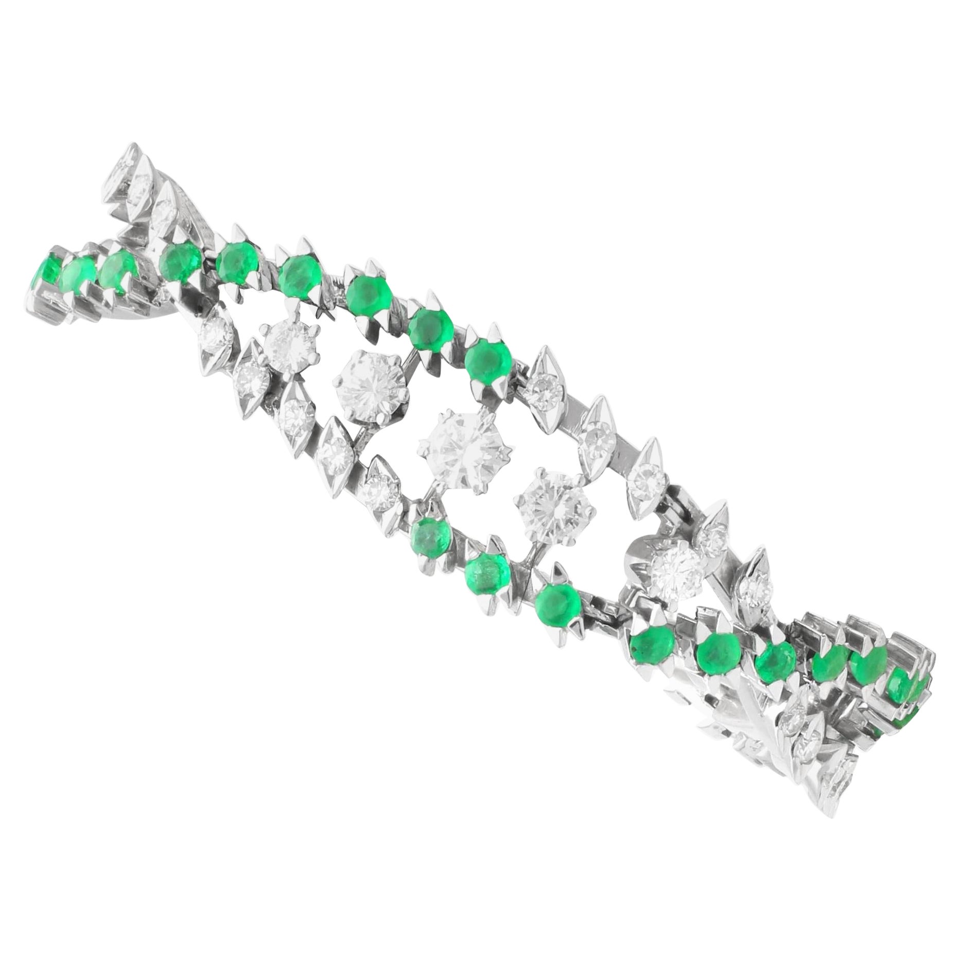 Pulsera vintage de oro blanco con esmeralda de 3,80 quilates y diamantes de 3,92 quilates en venta