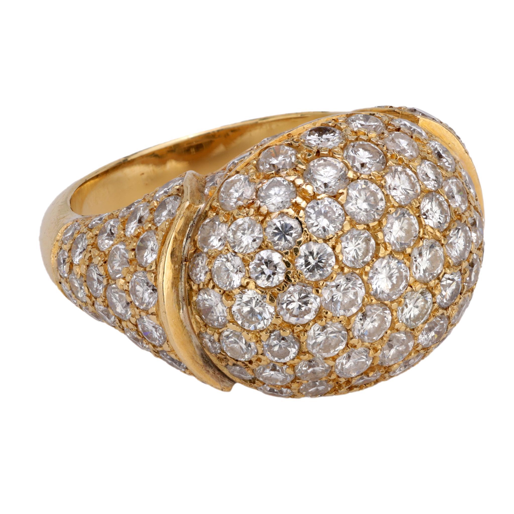 Brilliant Cut Vintage 3.80 carat total weight pave diamond 18k yellow gold ring For Sale