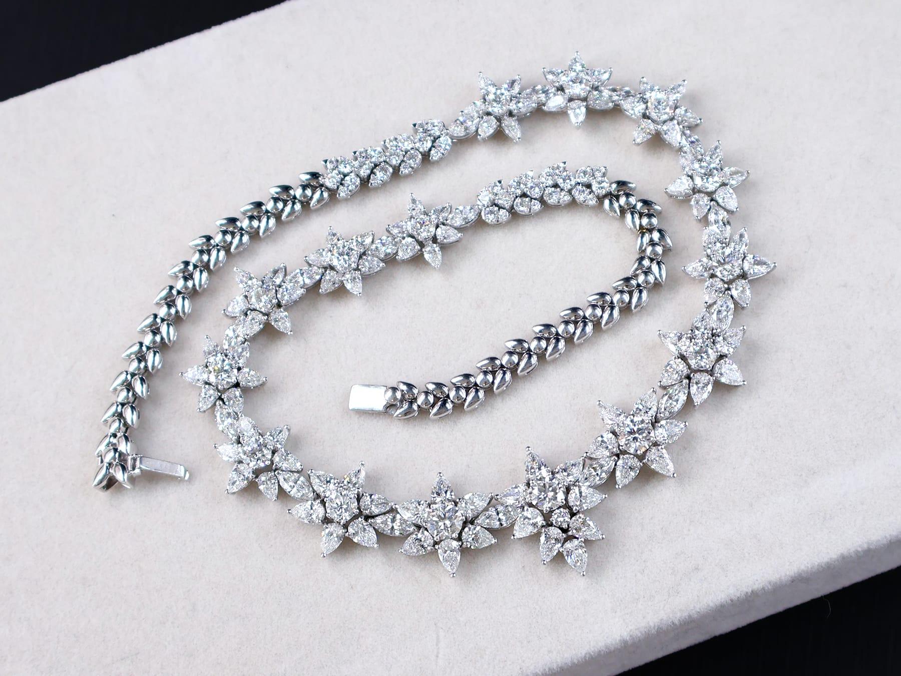 Vintage 38.35 Carat Diamond and 18k White Gold Necklace Circa 1980 en vente 1