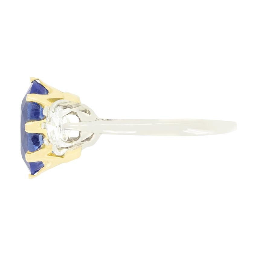 Anillo trilogía vintage de zafiros y diamantes de 3,90 ct, c.1950 Corte oval en venta