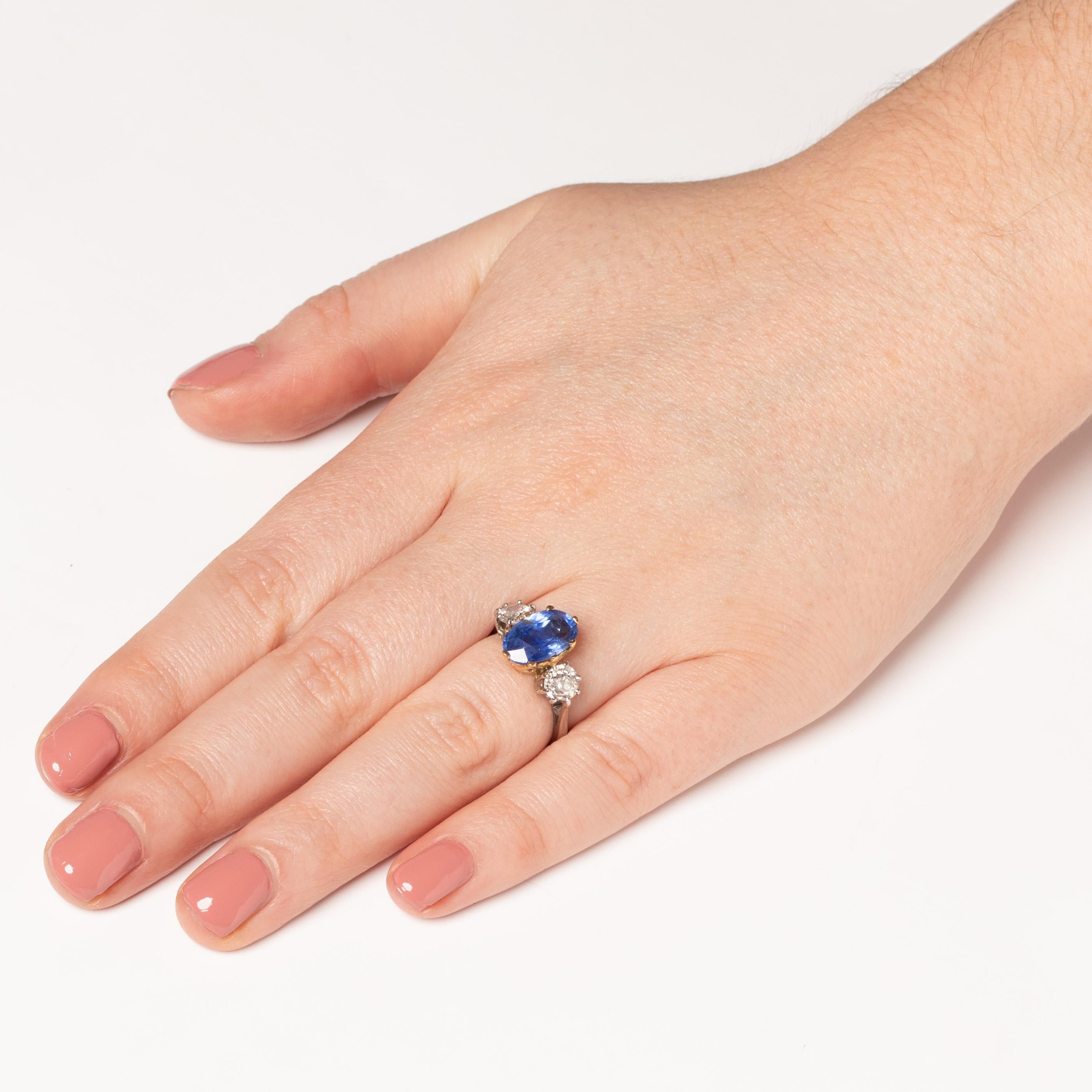 Femenino o masculino Anillo trilogía vintage de zafiros y diamantes de 3,90 ct, c.1950 en venta