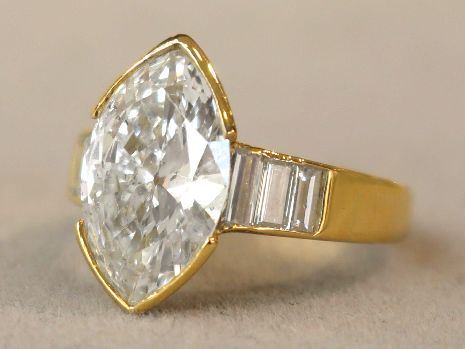 A stunning, fine and impressive, large vintage 3.93 carat diamond, 18 karat yellow gold solitaire ring: part of our vintage jewelry and jewelry collections.

This stunning, fine and impressive vintage diamond ring has been crafted in 18k yellow
