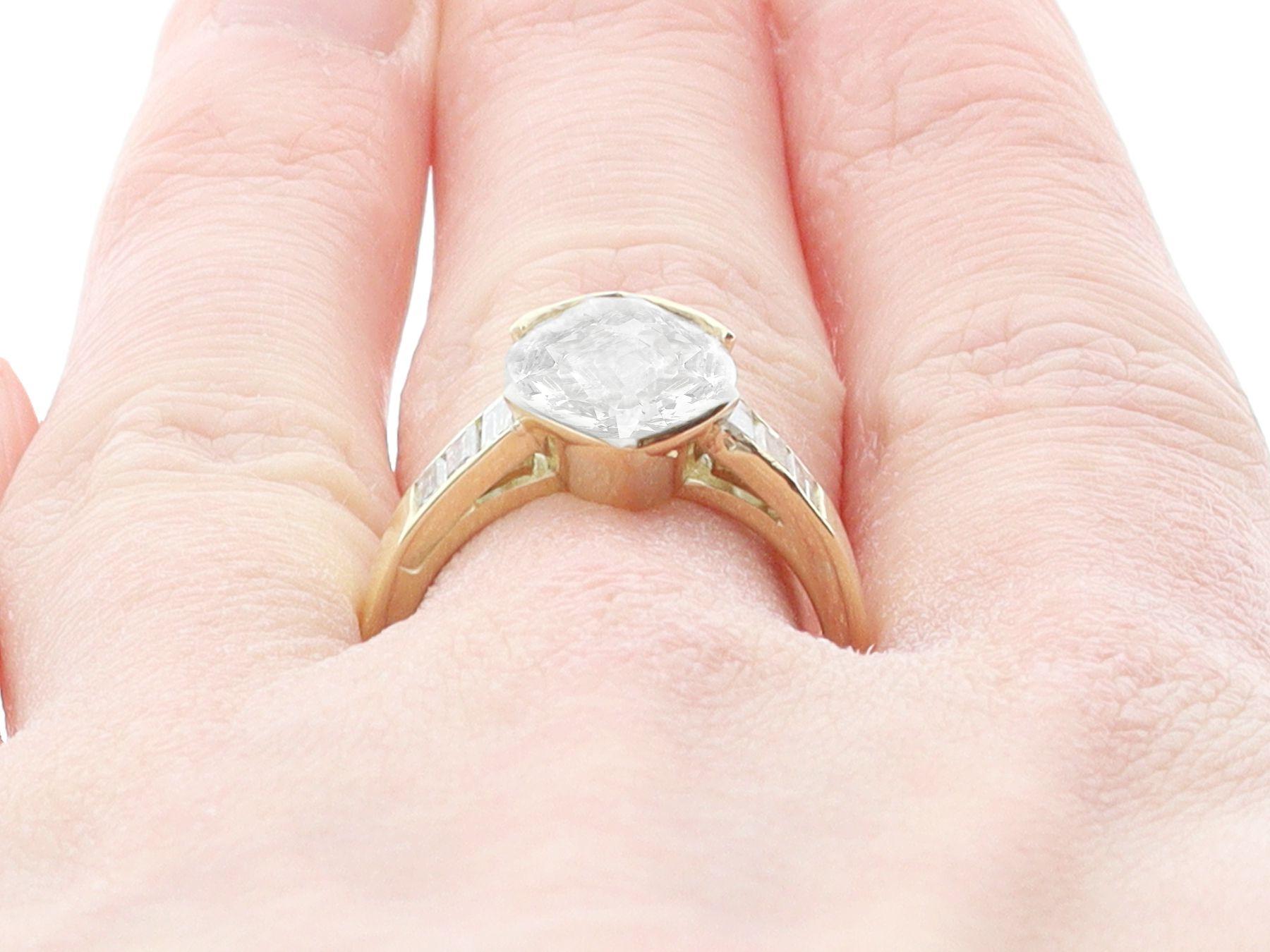 Vintage 3.93 Carat Diamond and Yellow Gold Solitaire Engagement Ring For Sale 2