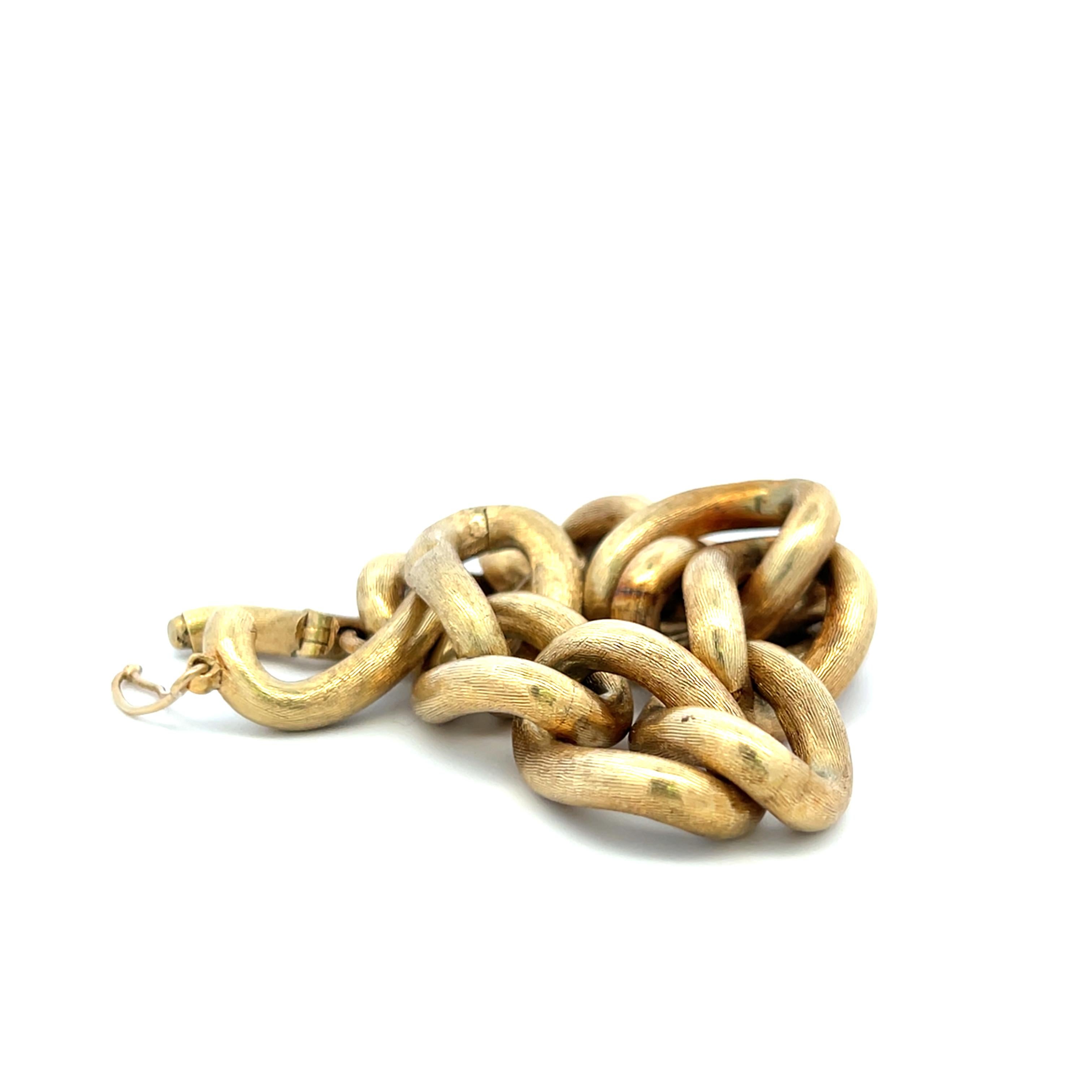 Title:
18 Karat Yellow Gold Link Bracelet
Style:
Link
Metal:
18 Karat Yellow Gold
Dimension:
8*0.67*0.33IN
Weight:
39.8 Grams
Condition:
Vintage And Estate
Product ID:
4J1693
Note:
Please note that all the non-GIA Gemstones' Weight, Color, Cut, and