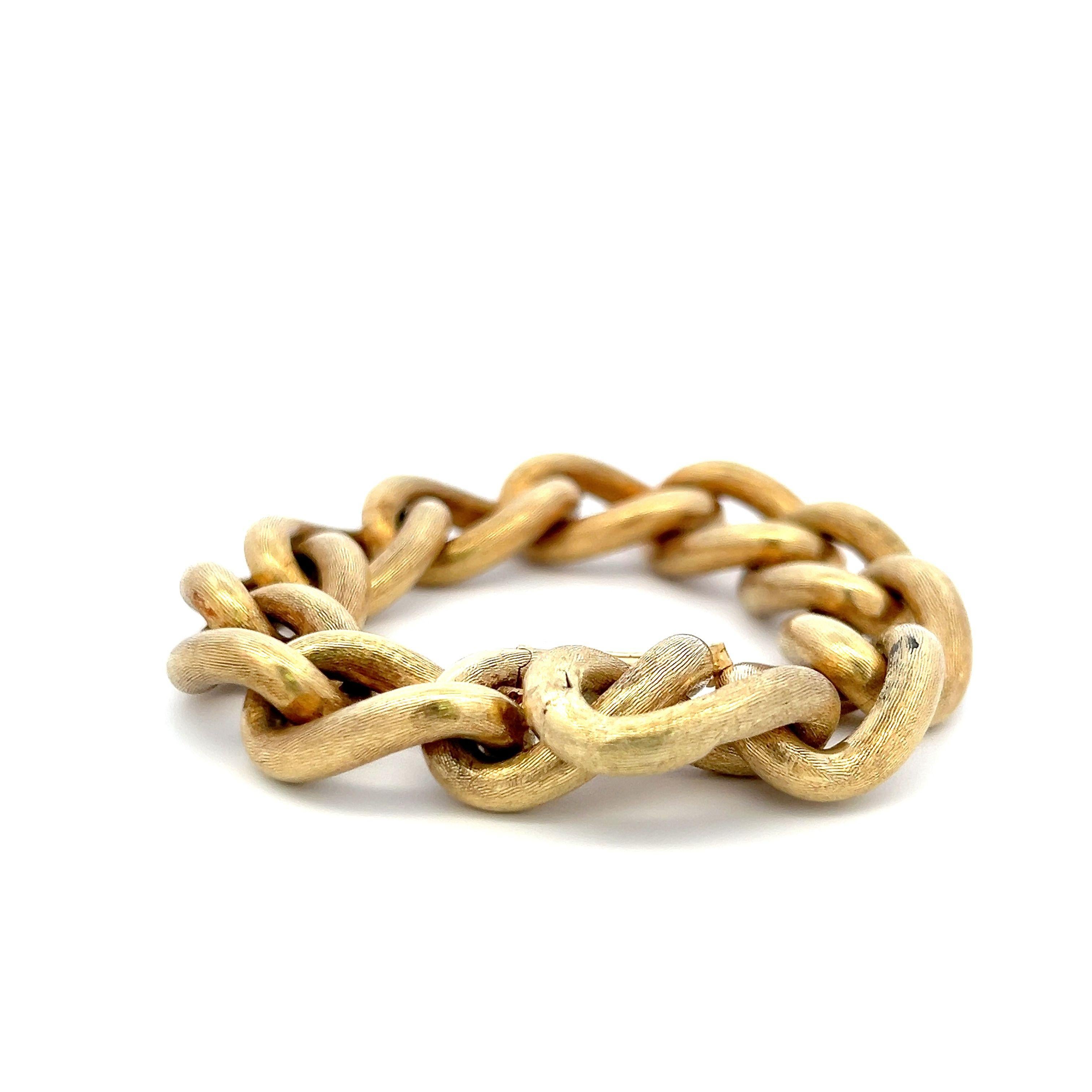 Vintage 39.80 Grams 18 Karat Yellow Gold Textured Link Bracelet In Good Condition For Sale In New York, NY