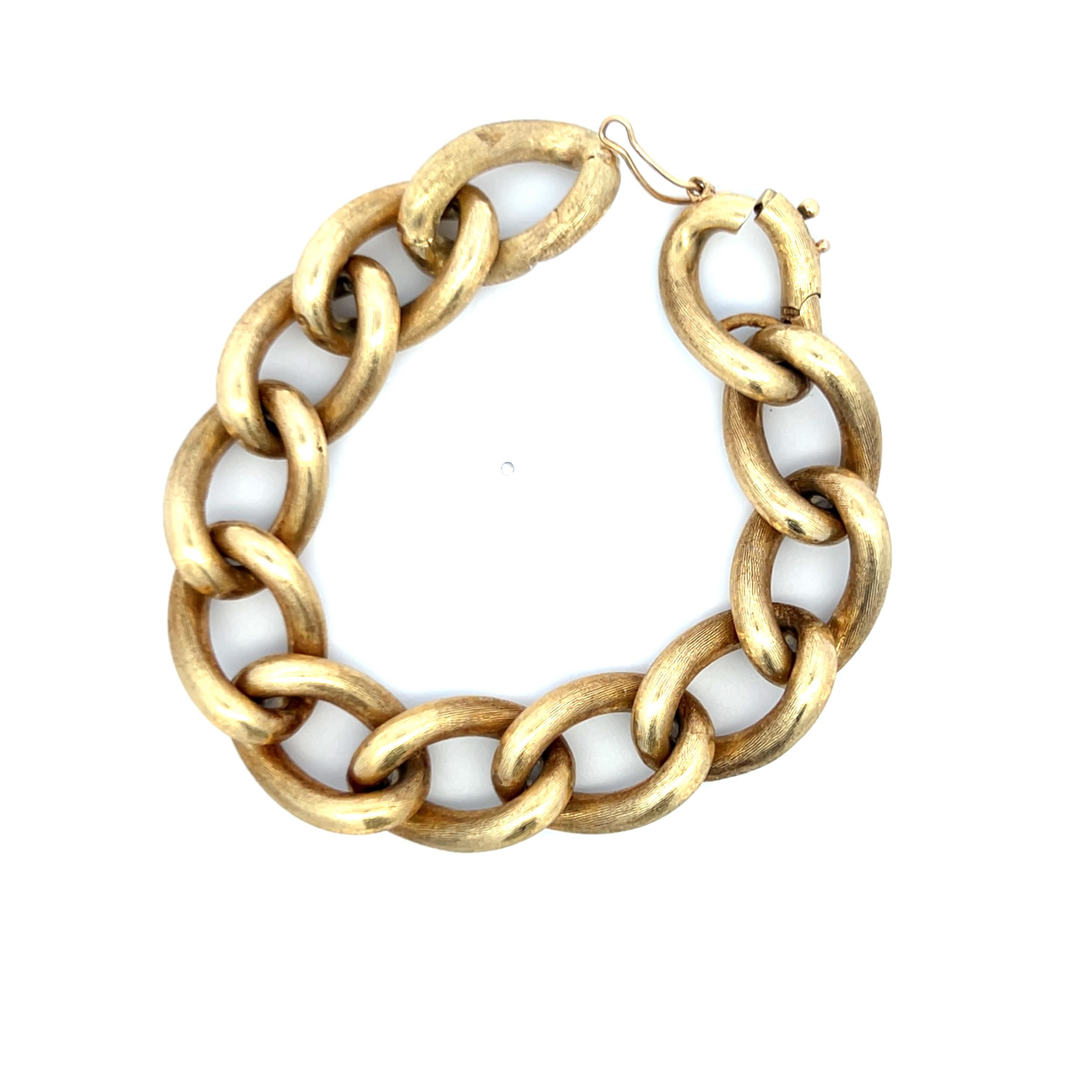 Women's Vintage 39.80 Grams 18 Karat Yellow Gold Textured Link Bracelet For Sale