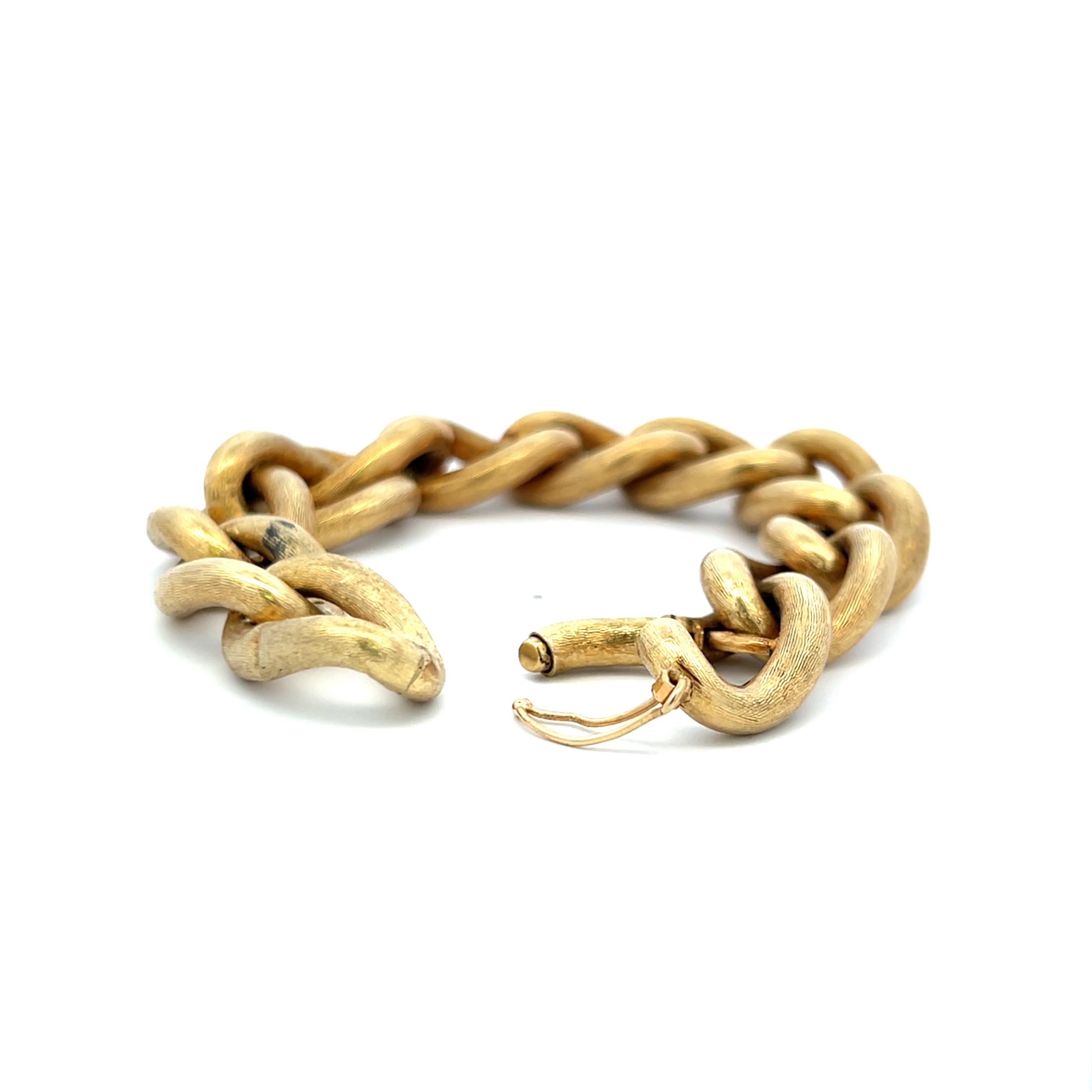Vintage 39.80 Grams 18 Karat Yellow Gold Textured Link Bracelet For Sale 1
