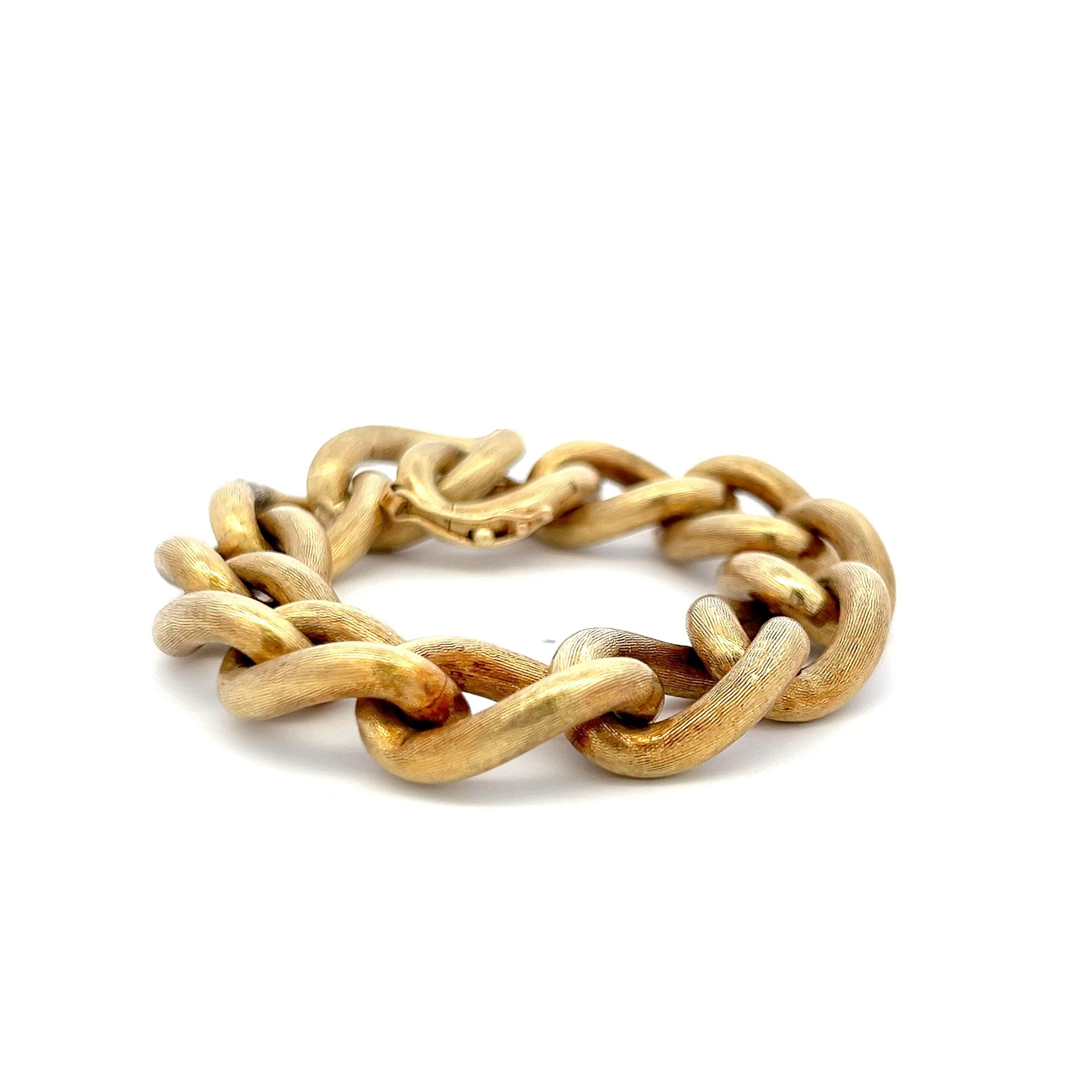Vintage 39.80 Grams 18 Karat Yellow Gold Textured Link Bracelet For Sale 5